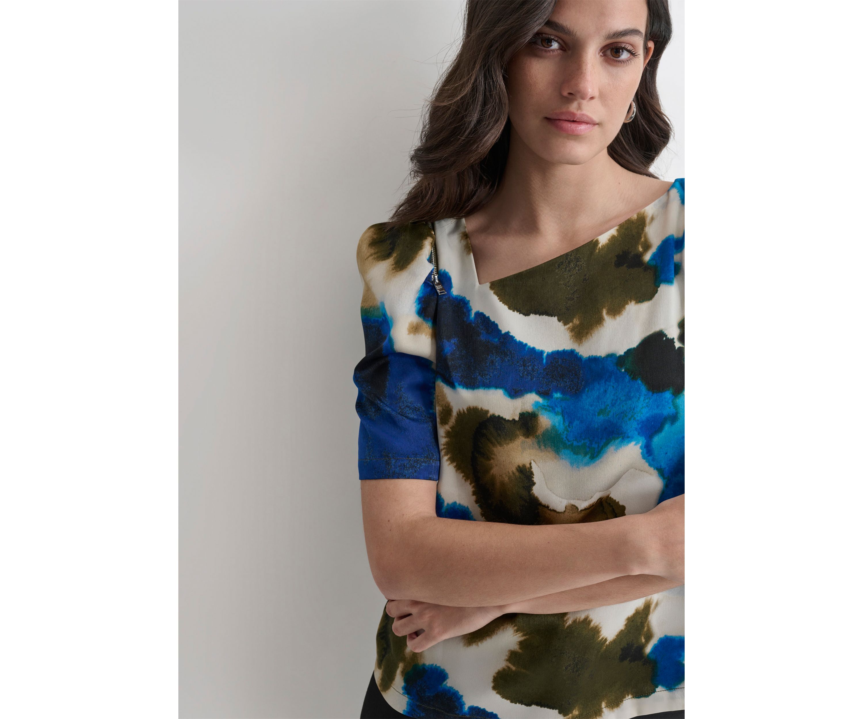 Womens Puff Sleeve Asymmetric Neck Swirl Blouse