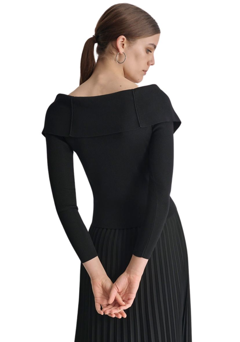 Womens Long Sleeve Zippered Collar Sweater 