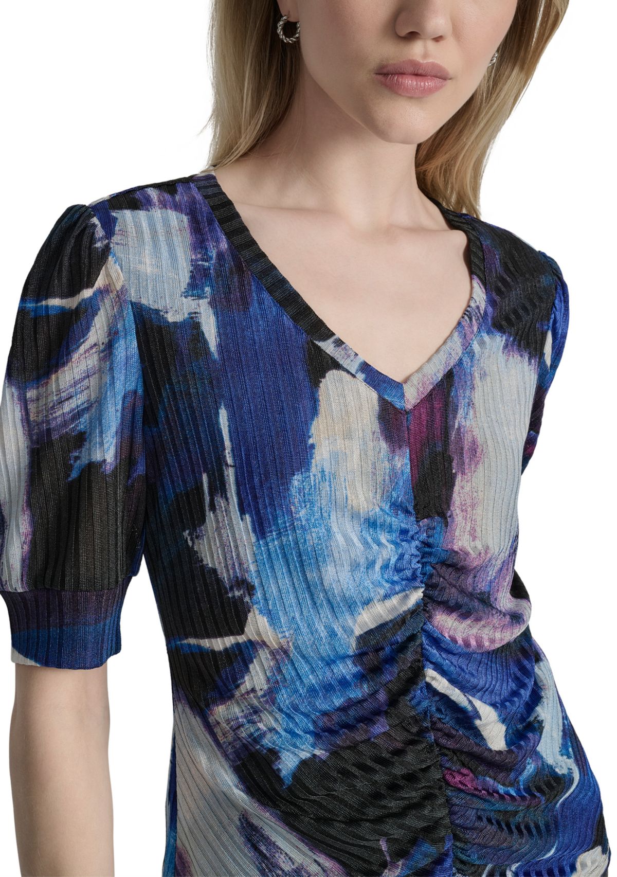 Womens Short Sleeve V-Neck Ruch Brushstroke Print Knit Top