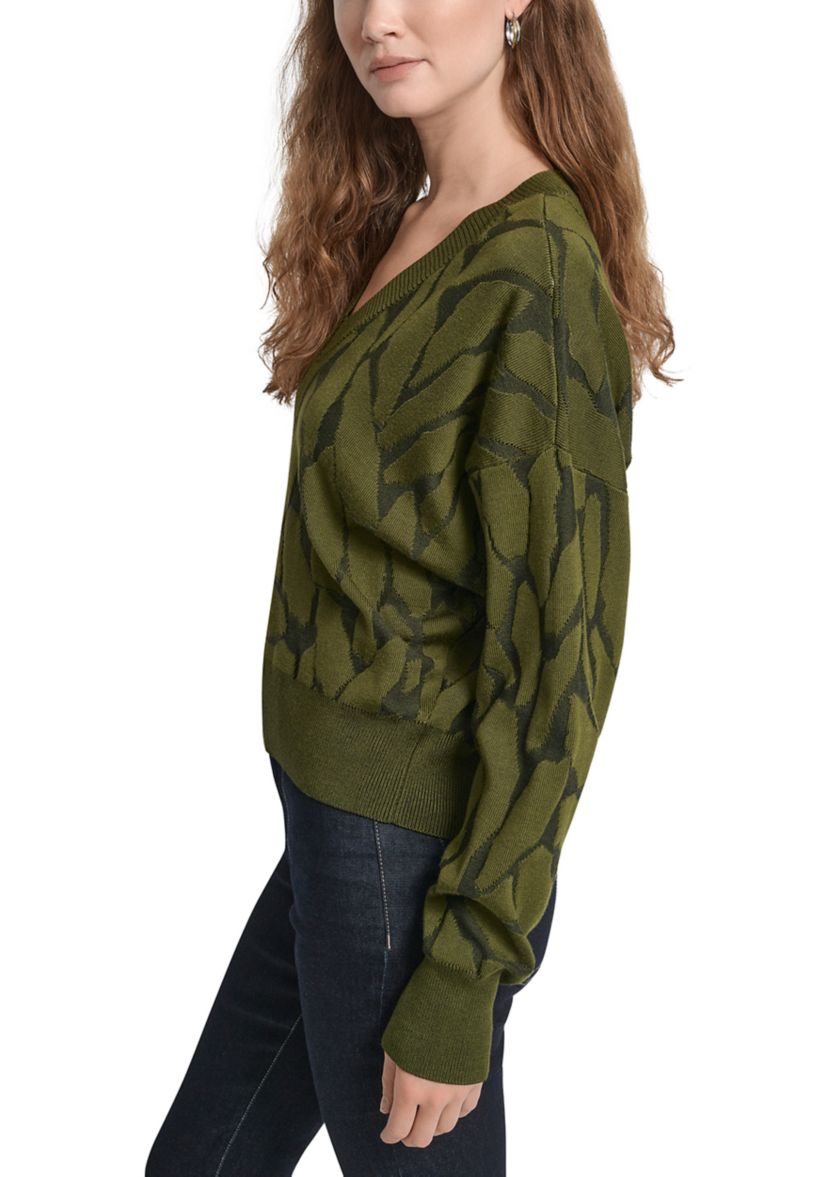 Womens Long Sleeve Textured V-Neck Sweater 