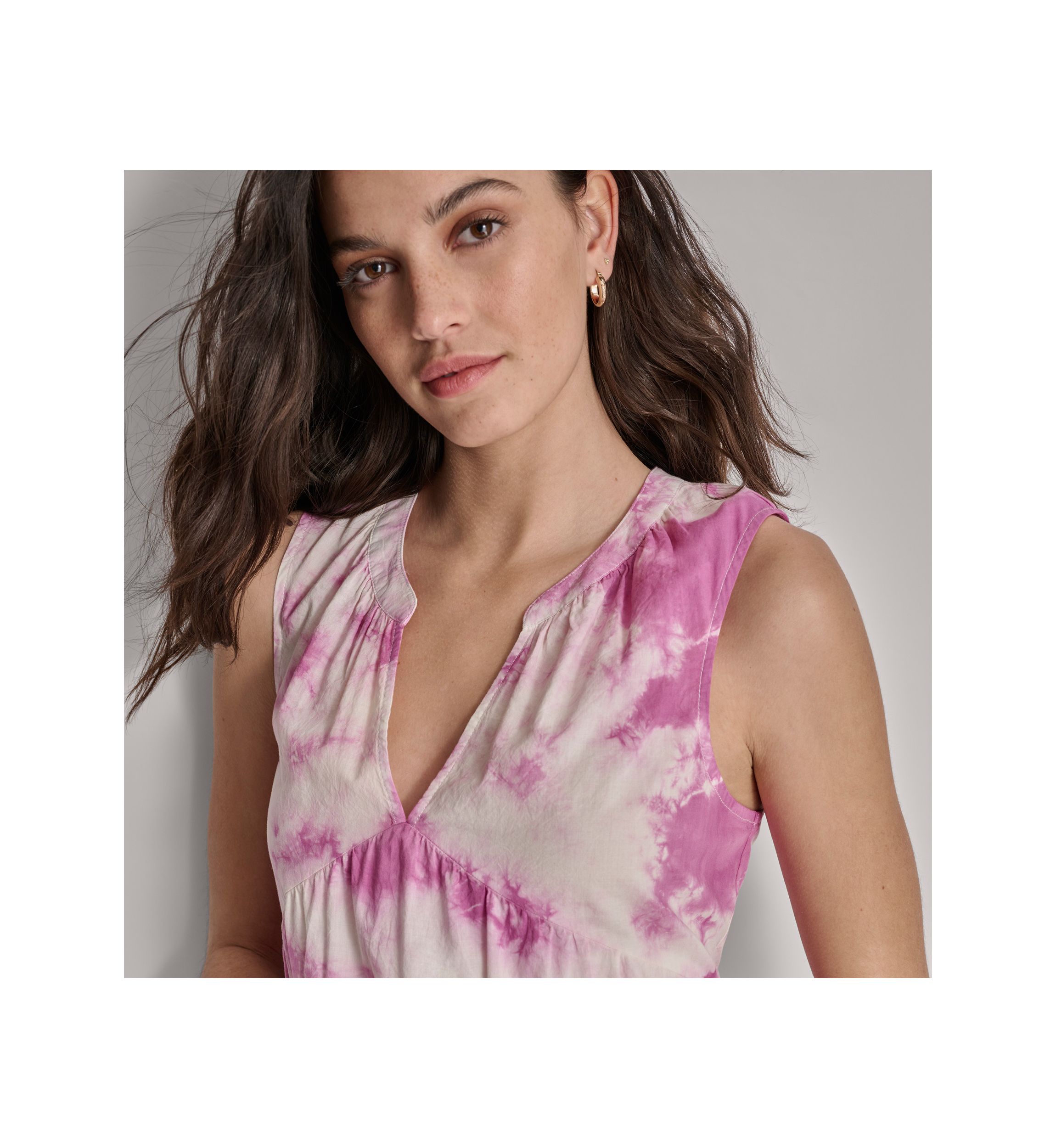 Womens Sleeveless Tiered V-Neck Dress
