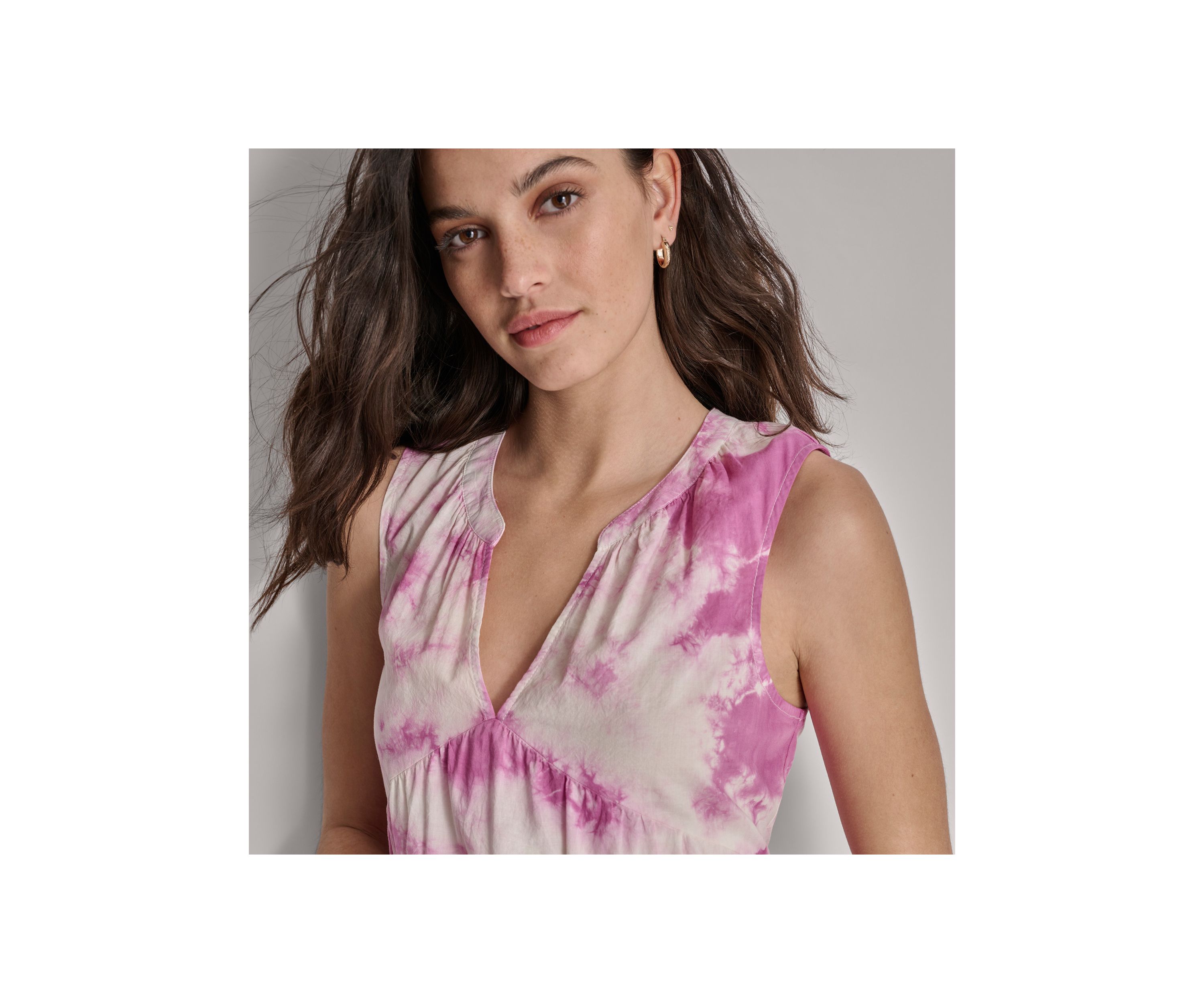 Womens Sleeveless Tiered V-Neck Dress