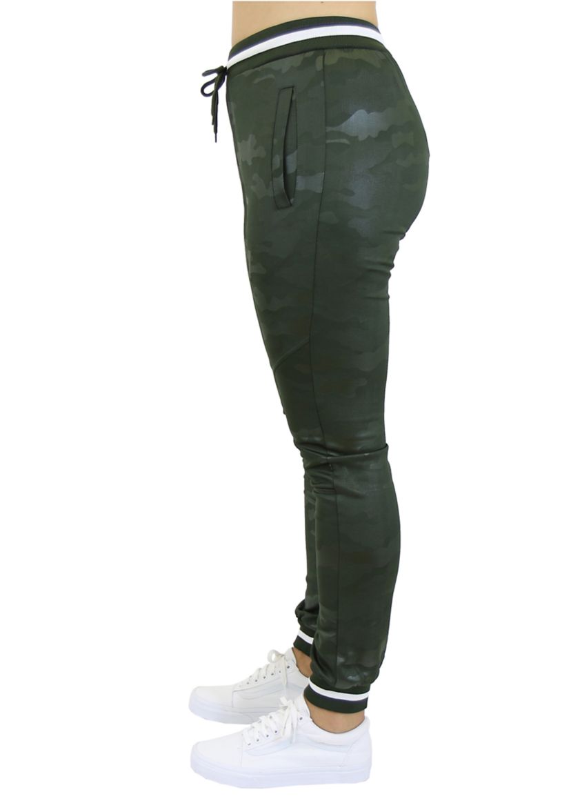 Womens Loose Fit Camo Tech Stretch Joggers