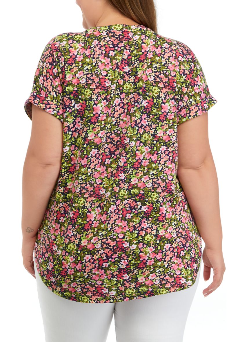 Plus Size Cuff Short Sleeve Smile Hem Shirt