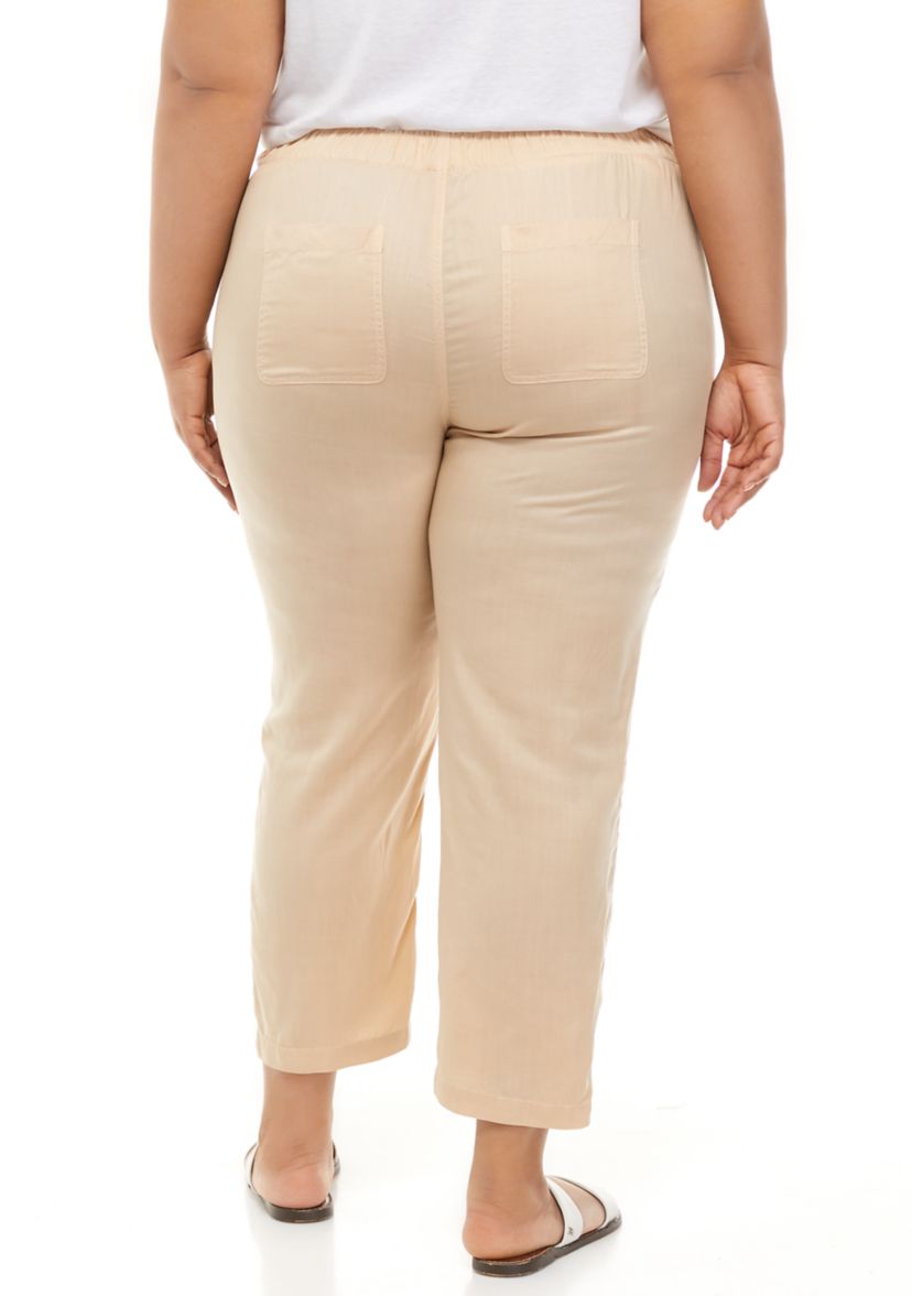 Plus Size Patch Pocket Cropped Pants