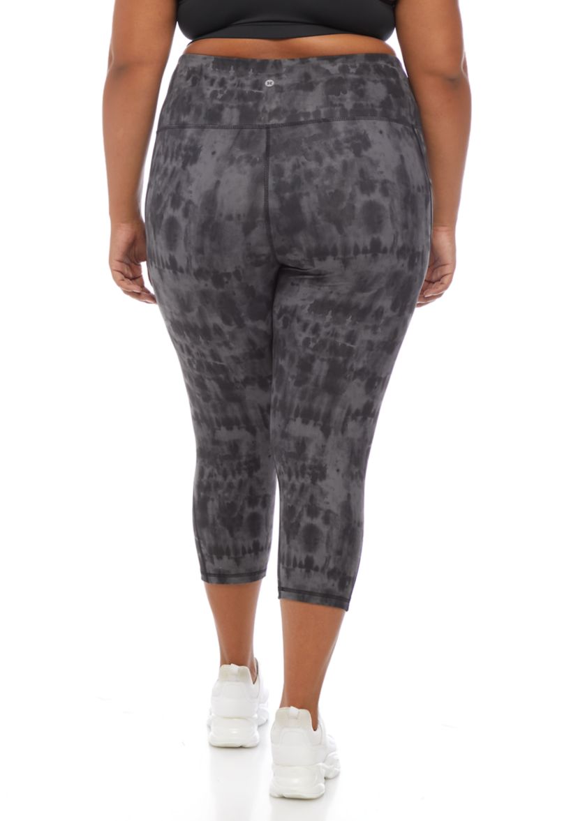 Plus Size Peached Printed Capri Length Leggings with Pockets