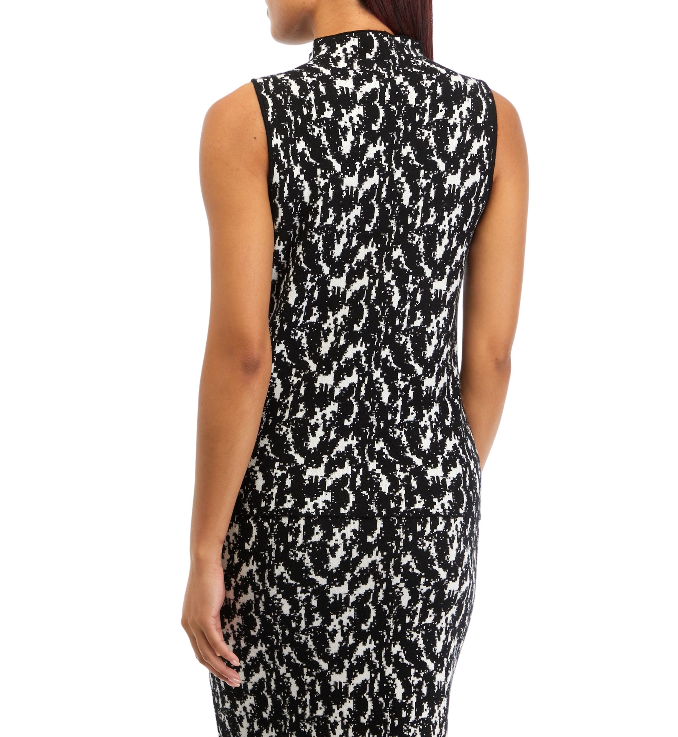 Womens Sleeveless Funnel Neck Static Jacquard Top