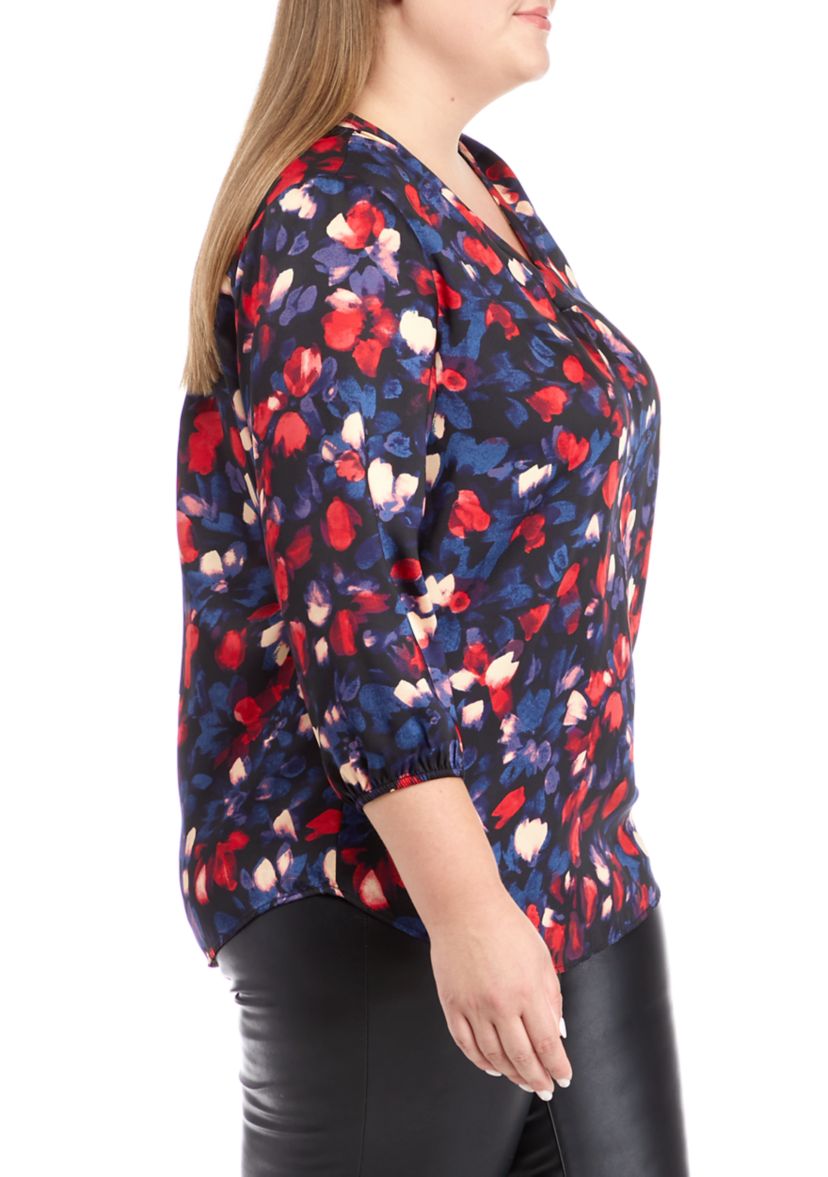 Plus Size 3/4 Sleeve V-Neck Pleat Front Tunic Top