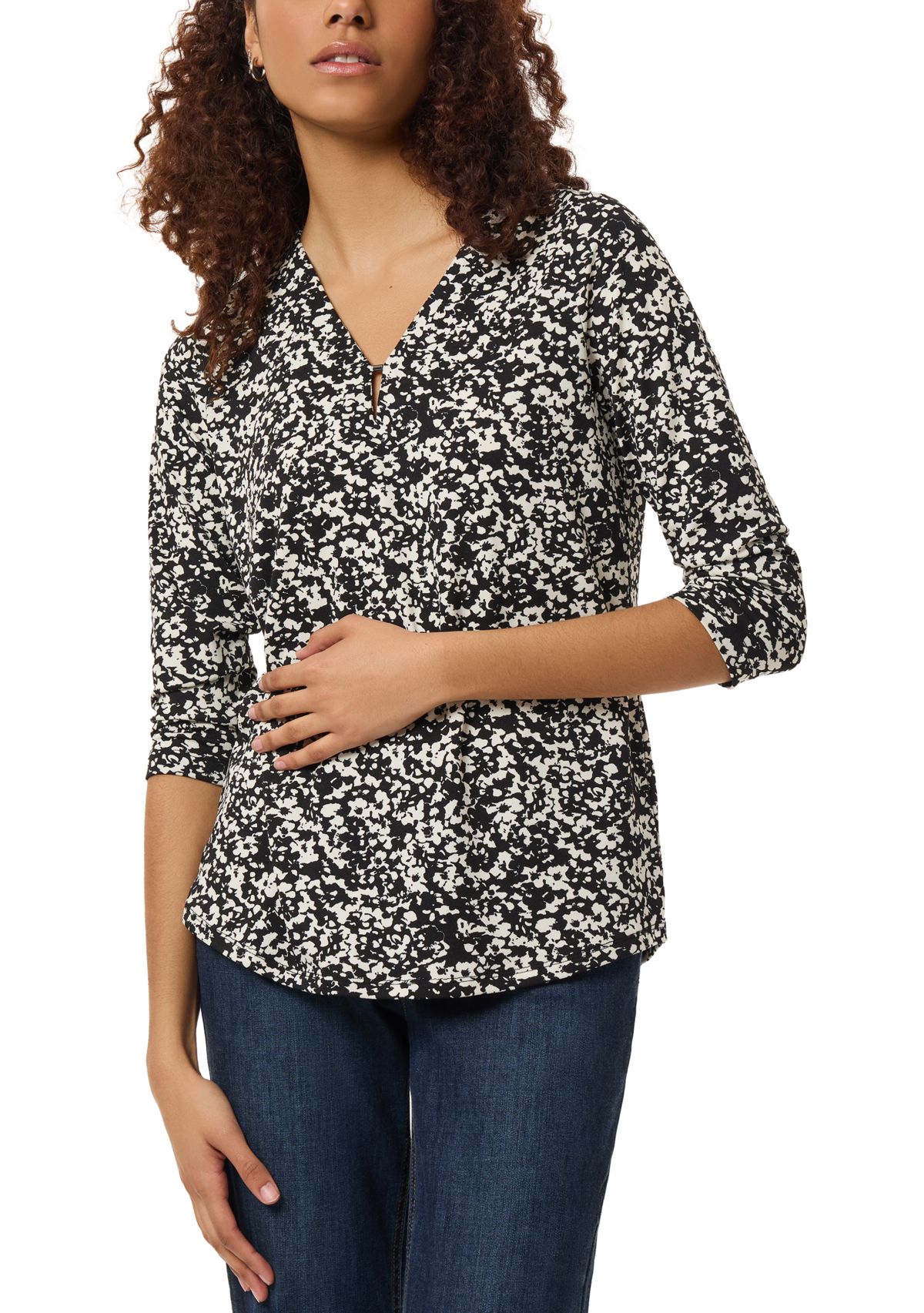 Petite Three Quarter V-Neck Noodle Print Top