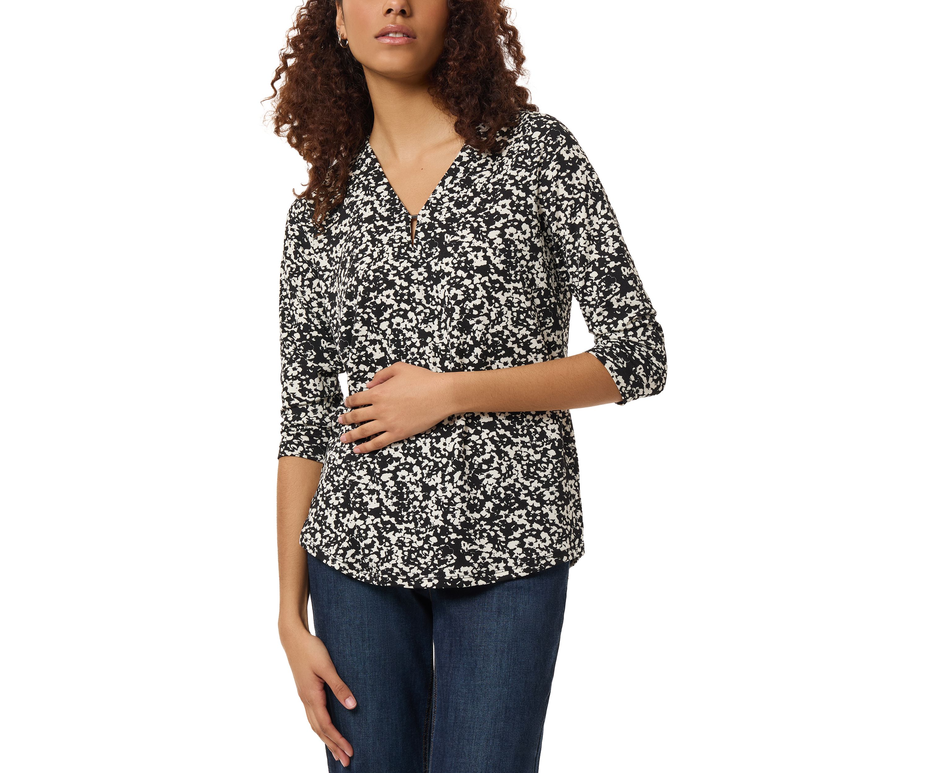 Petite Three Quarter V-Neck Noodle Print Top