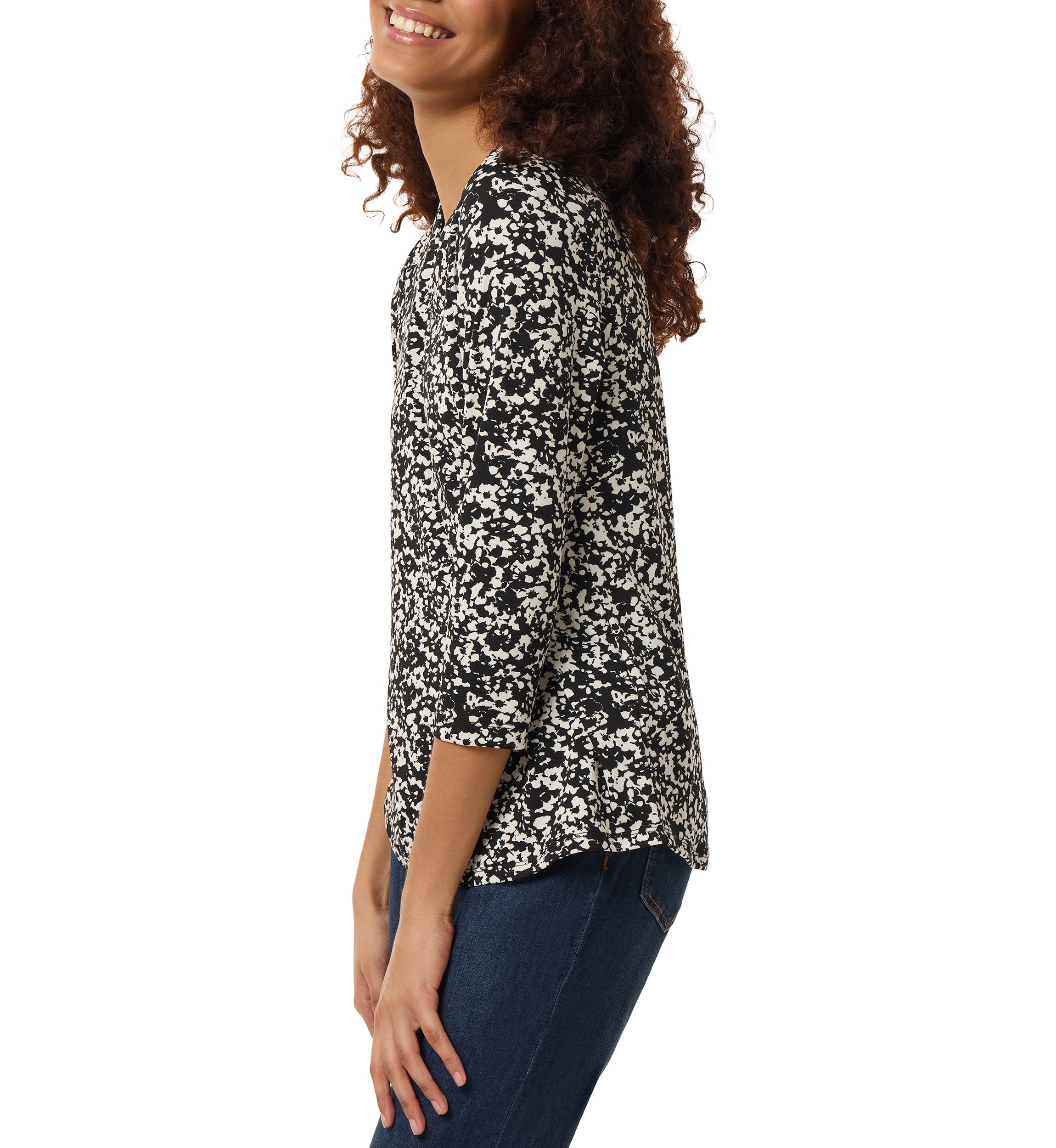 Petite Three Quarter V-Neck Noodle Print Top
