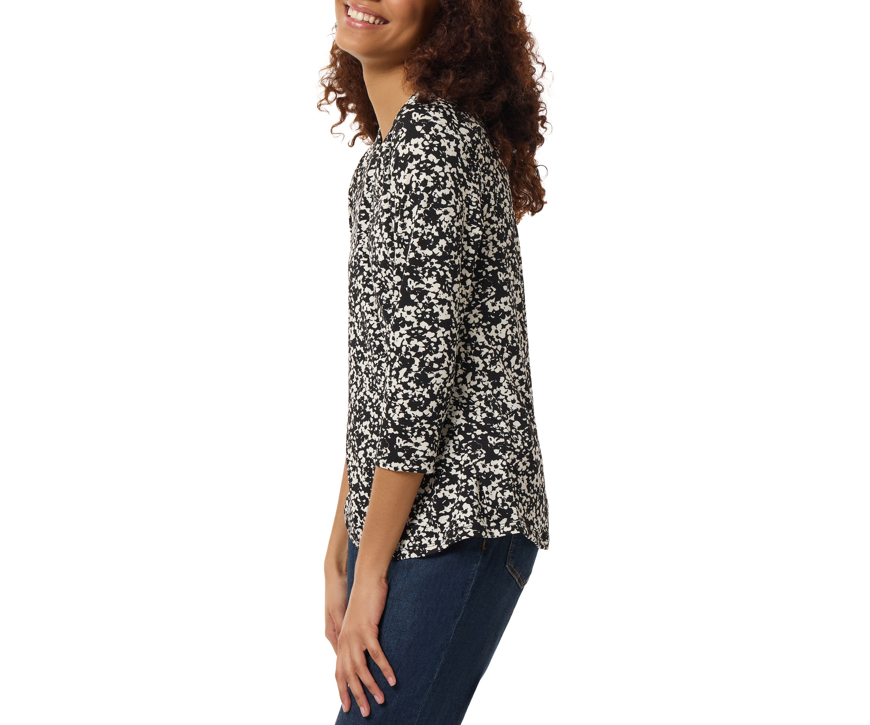 Petite Three Quarter V-Neck Noodle Print Top