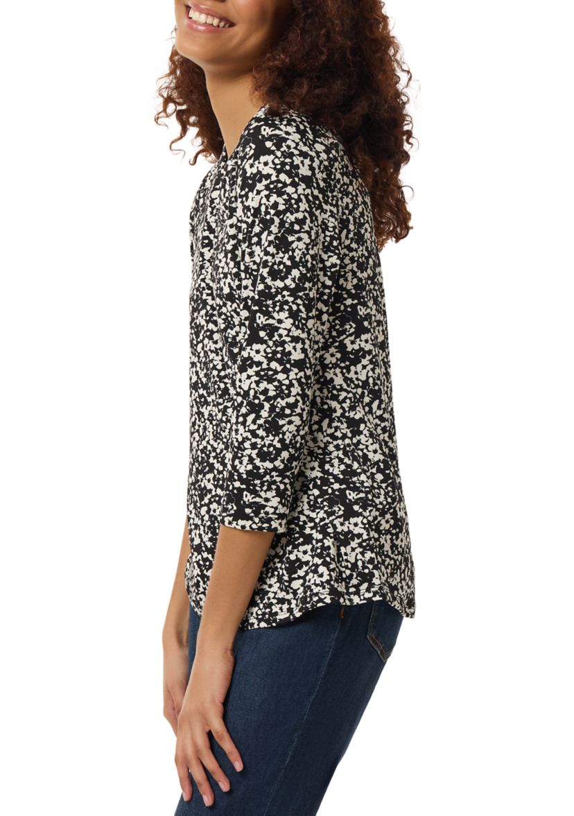 Petite Three Quarter V-Neck Noodle Print Top