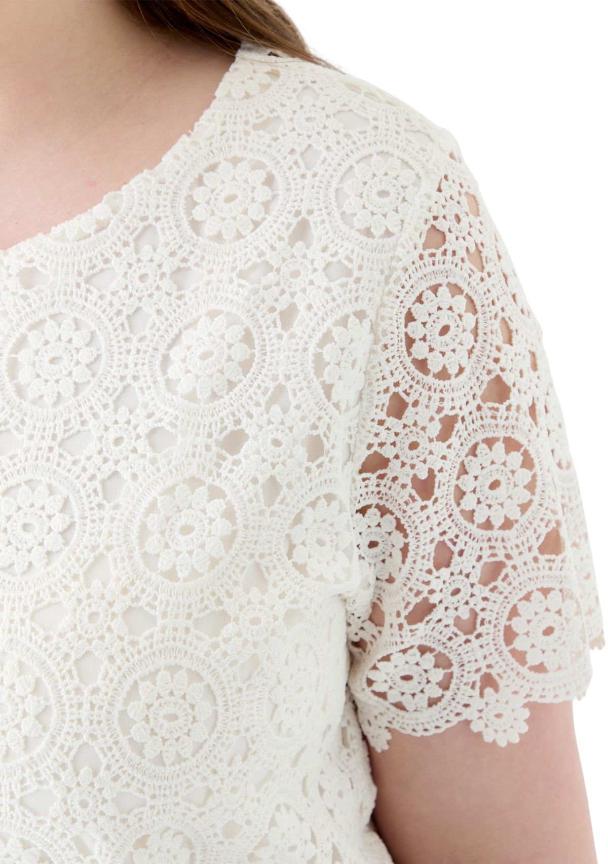 Plus Size Medallion Lace Short Sleeve Top
