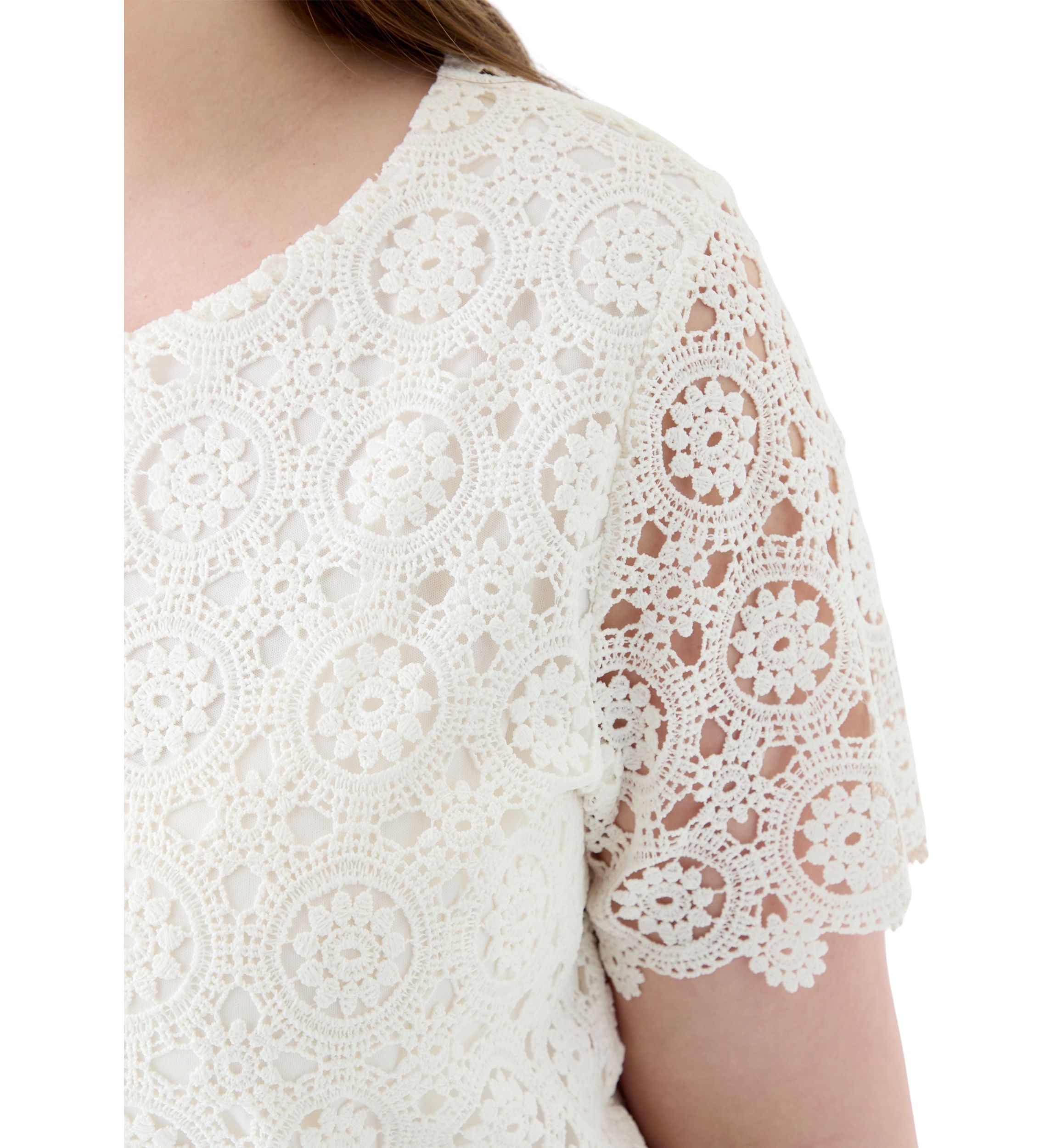 Plus Size Medallion Lace Short Sleeve Top