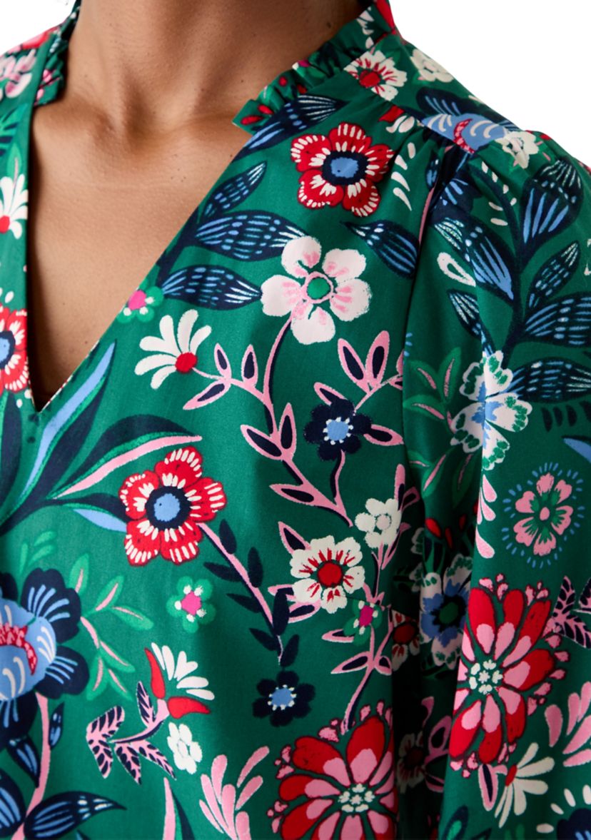 Womens Three-Quarter Sleeve V-Neck Top
