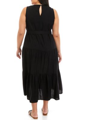has a clearance sale on plus-size dresses 