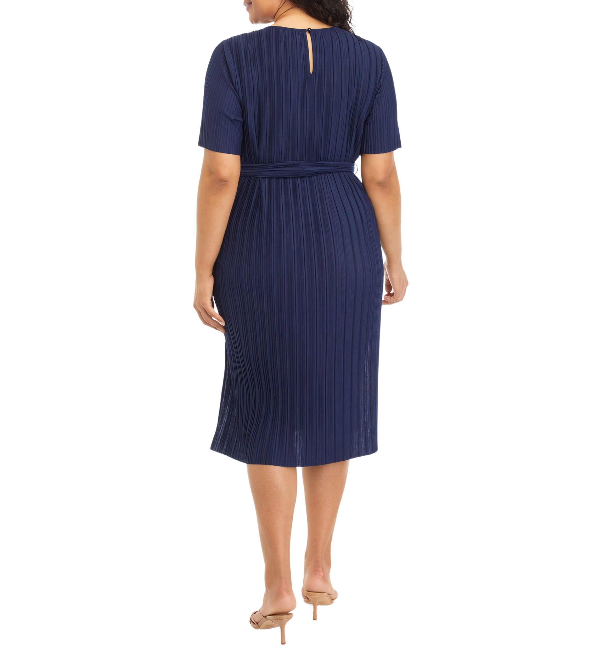 Plus Size Elbow Pleated Dress