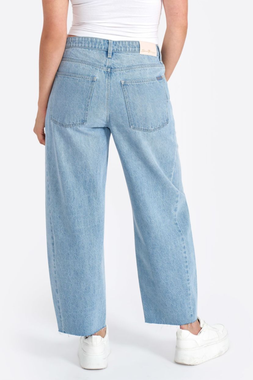 BARREL JEAN