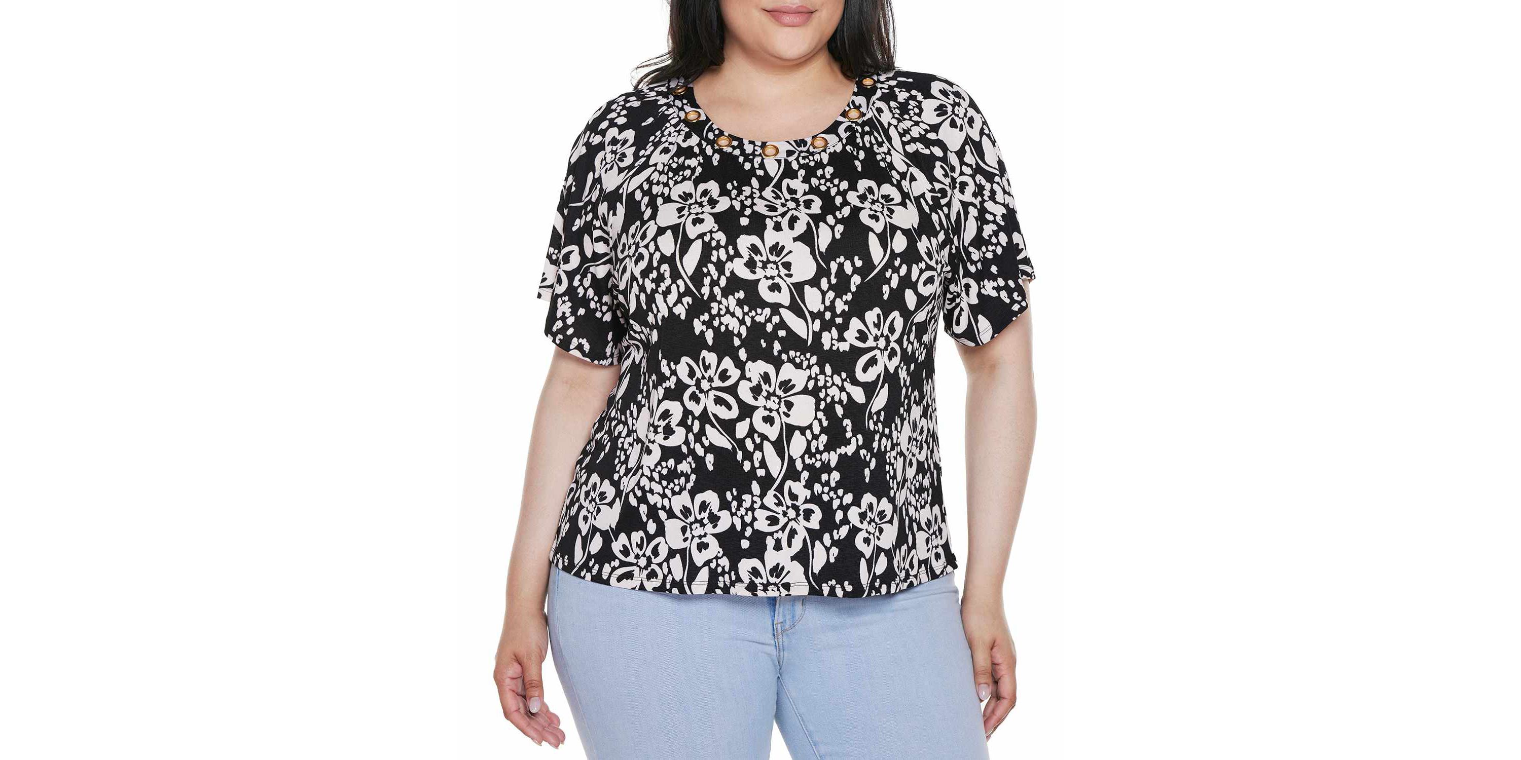 Plus Size Grommet Detail Floral Short Sleeve Knit Top