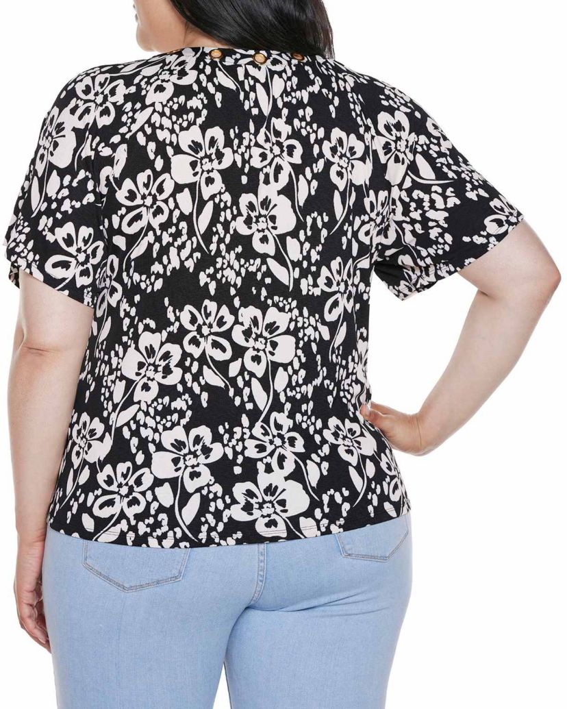 Plus Size Grommet Detail Floral Short Sleeve Knit Top