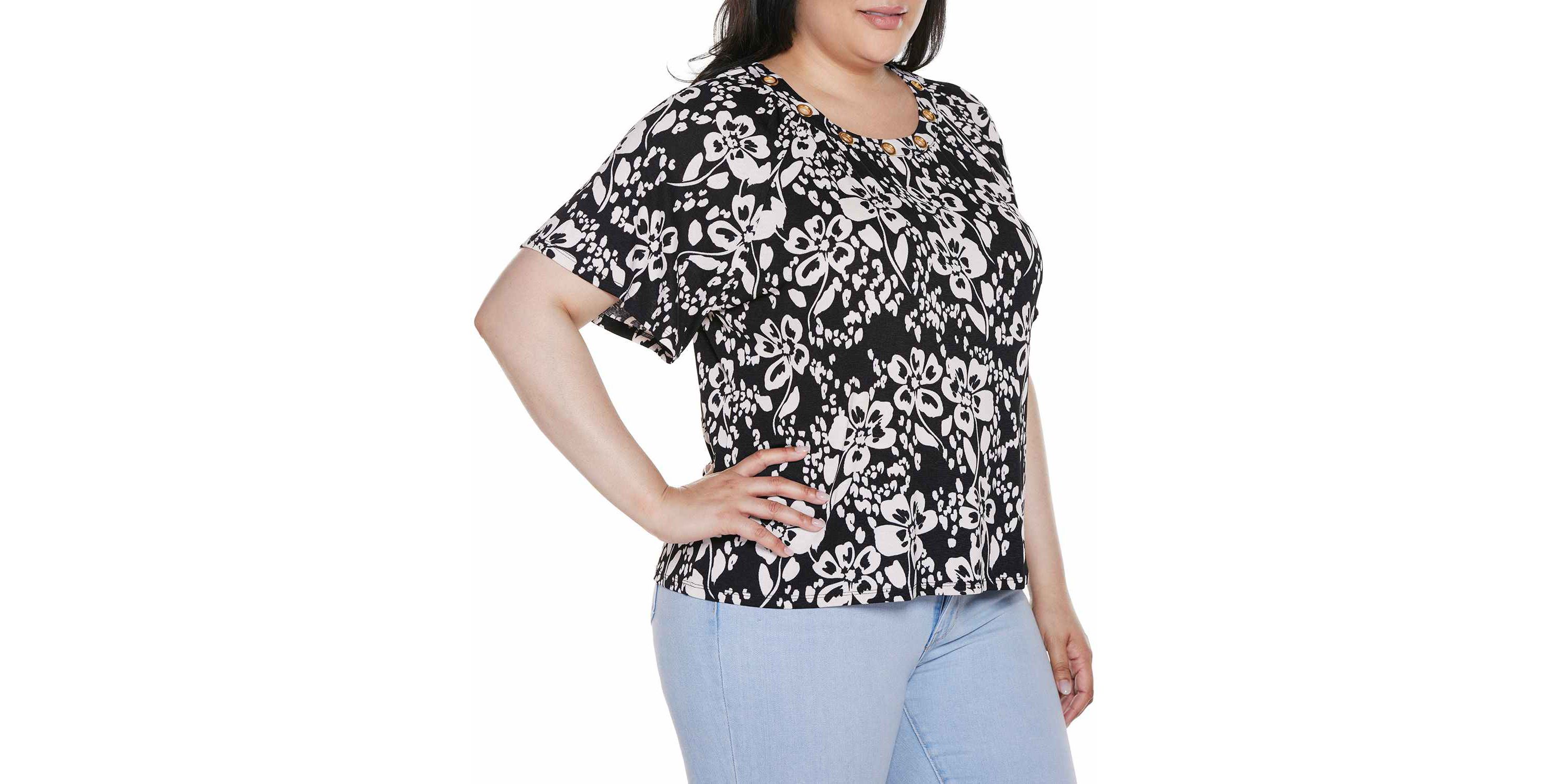 Plus Size Grommet Detail Floral Short Sleeve Knit Top