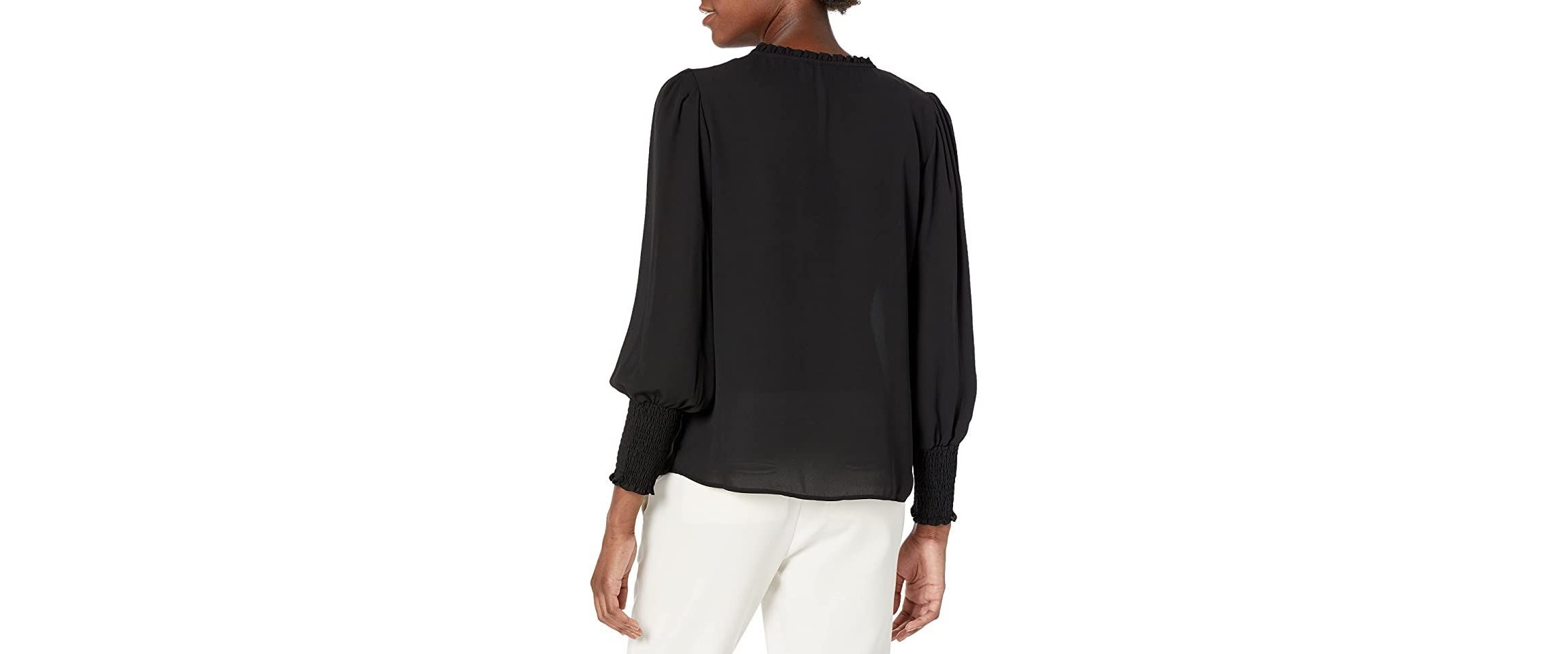 Elegant Blouse with 3 Button Closue + Smock Shoulder