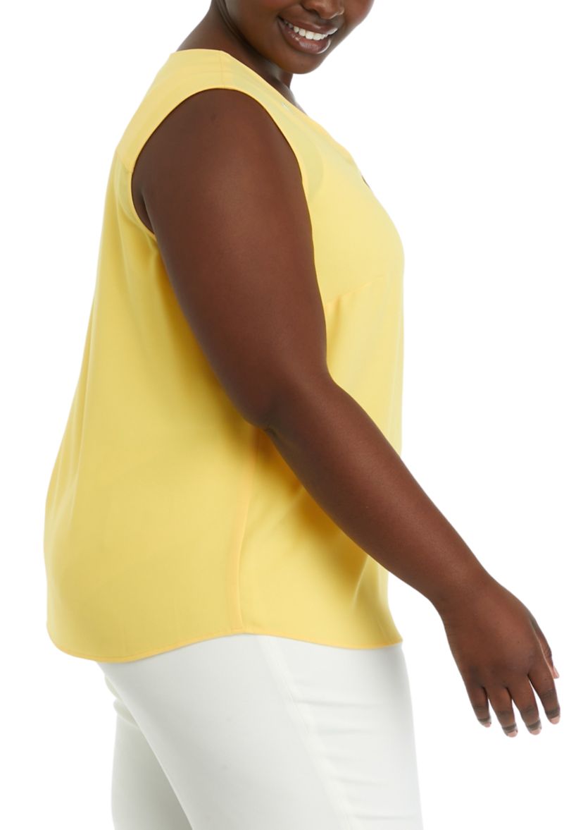 Plus Size Sleeveless V-Neck Half Zip Blouse