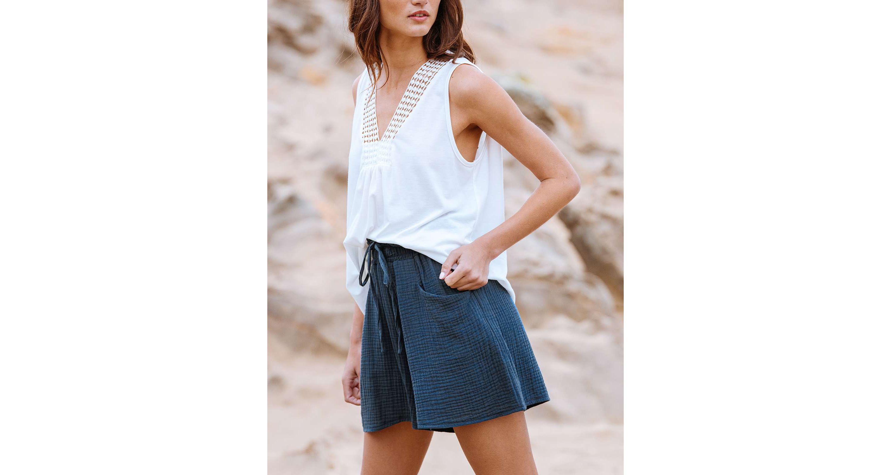 Womens Flared Crinkle Elastic Waist Shorts