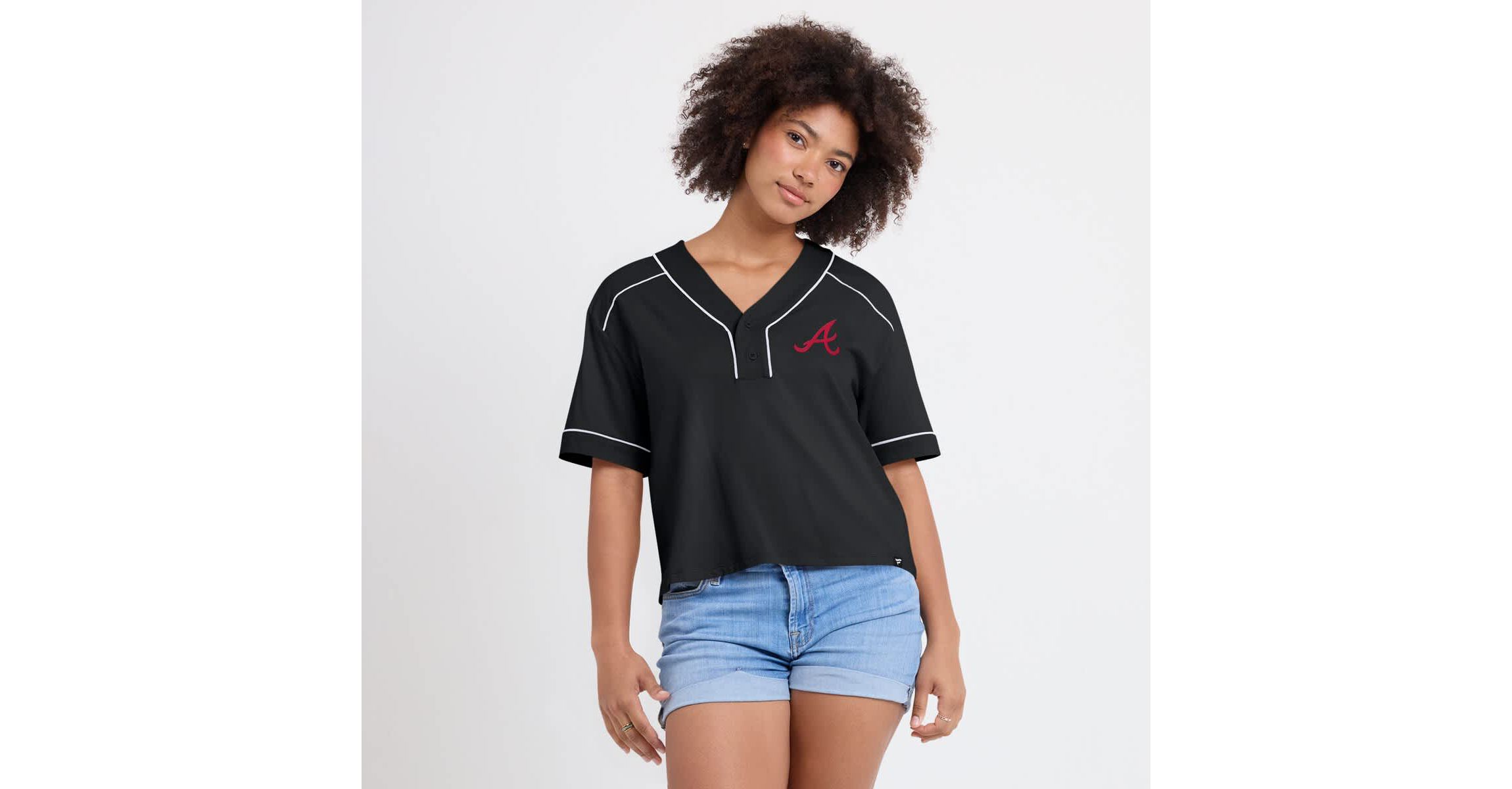MLB Fanatics Atlanta Braves Oversized Champ Game Cropped V-Neck T-Shirt