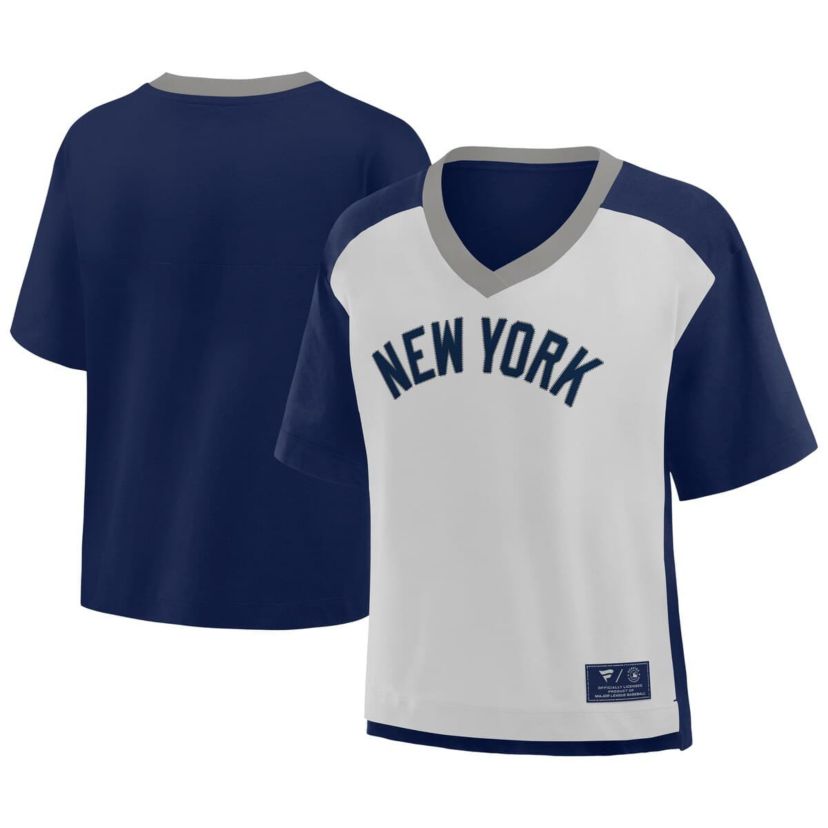 MLB Fanatics New York Yankees Oversized Race To Win V-Neck T-Shirt