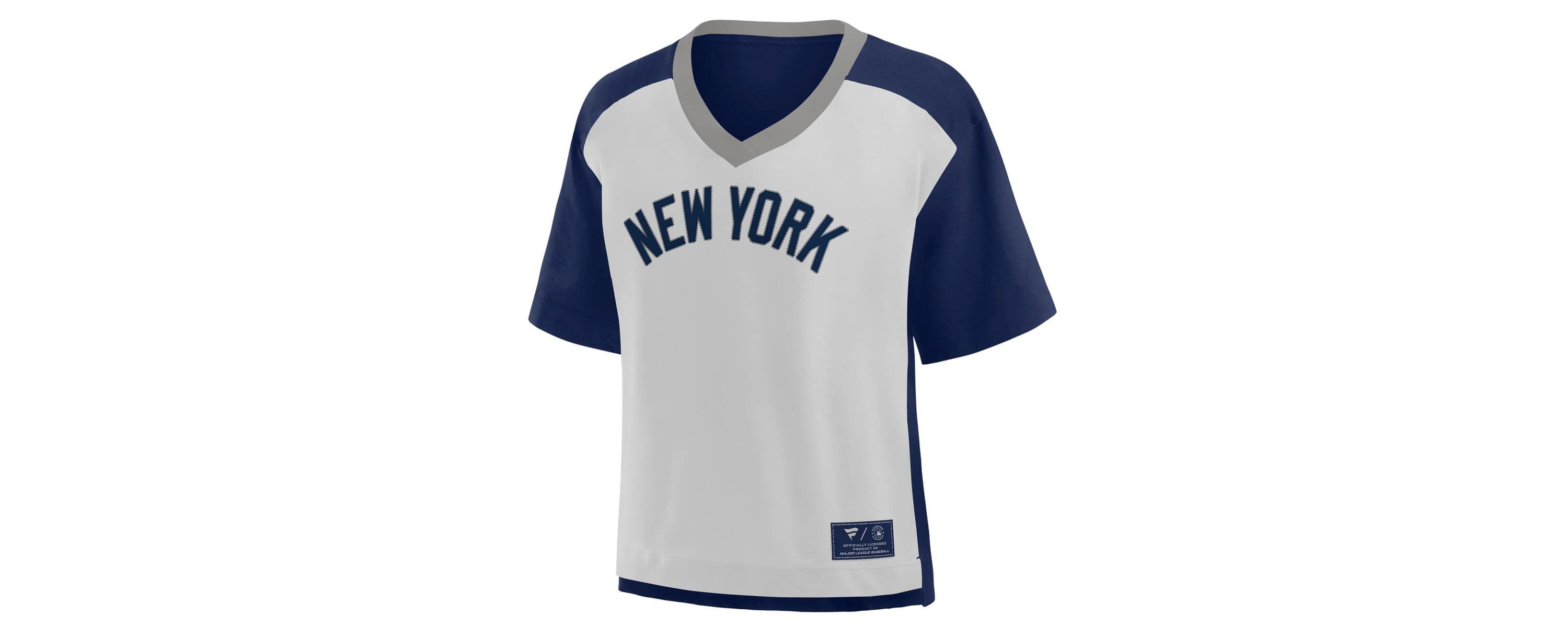 MLB Fanatics New York Yankees Oversized Race To Win V-Neck T-Shirt