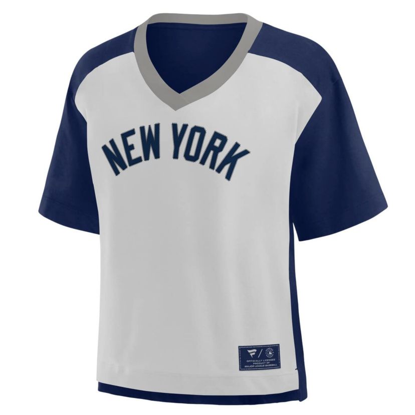 MLB Fanatics New York Yankees Oversized Race To Win V-Neck T-Shirt