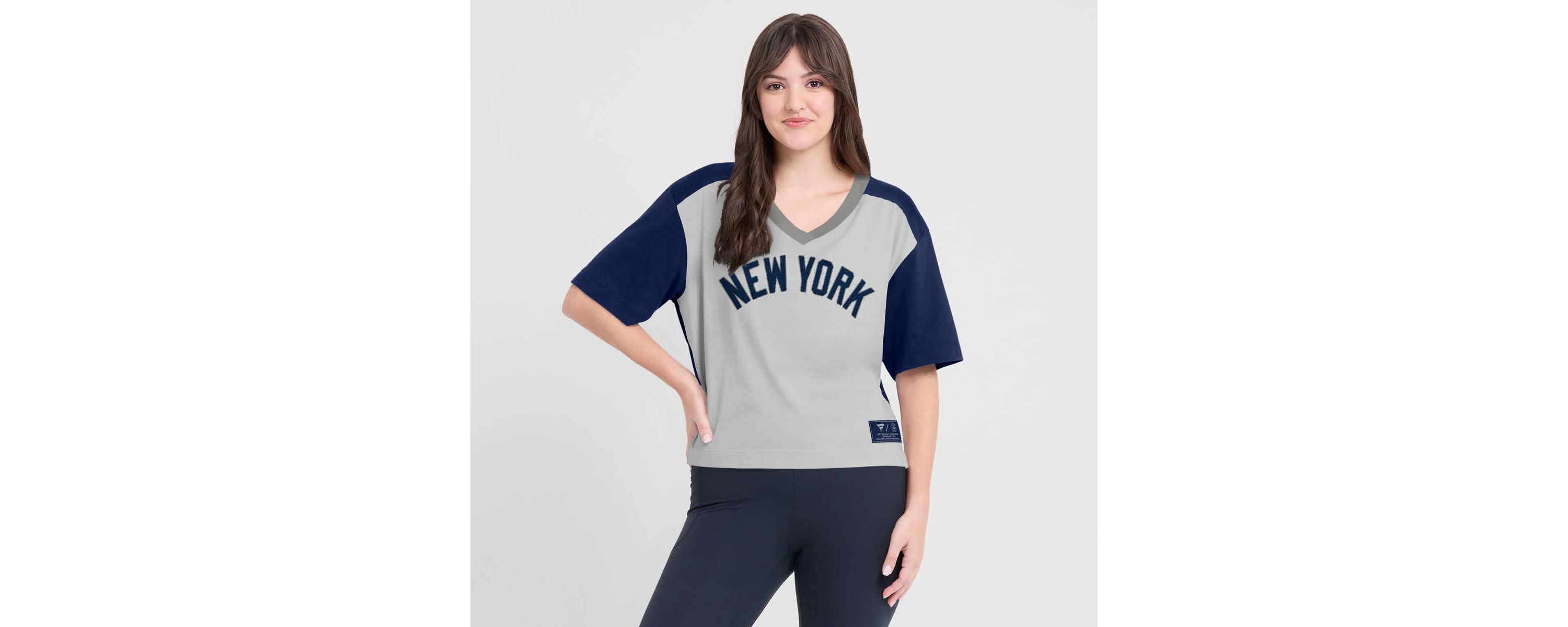 MLB Fanatics New York Yankees Oversized Race To Win V-Neck T-Shirt