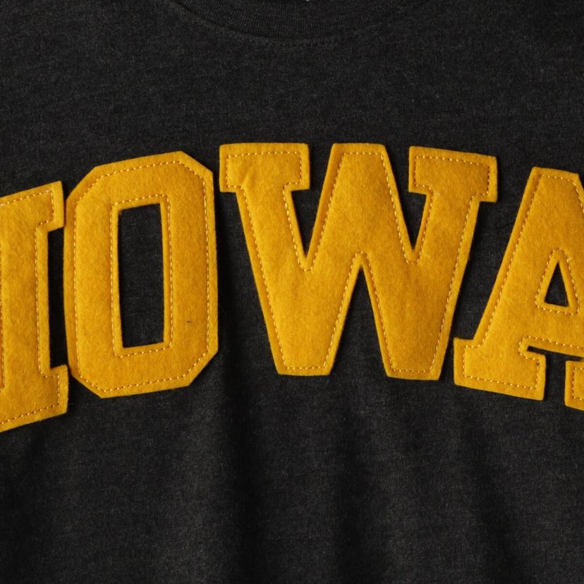 NCAA ed Iowa Hawkeyes Two-Hit Canyon Long Sleeve T-Shirt
