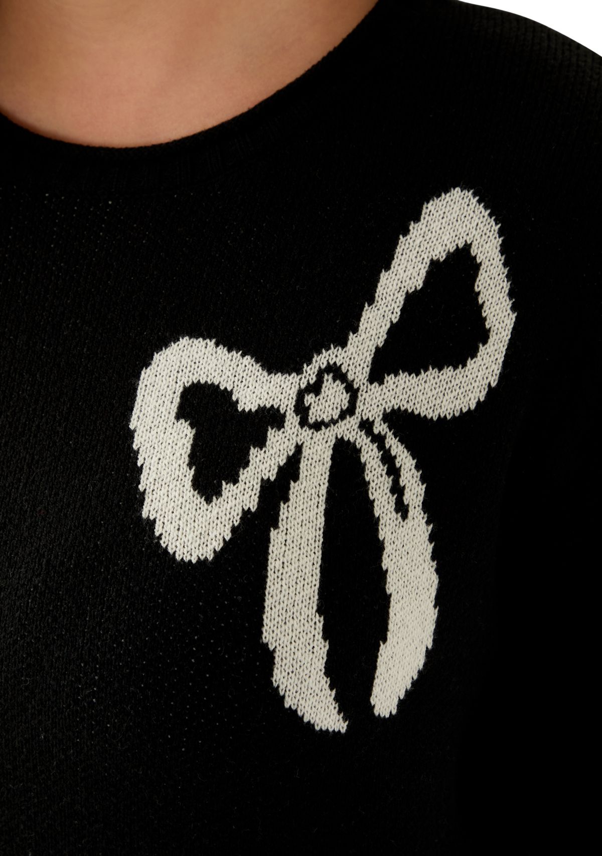 Plus Size Intarsia Pullover Sweater