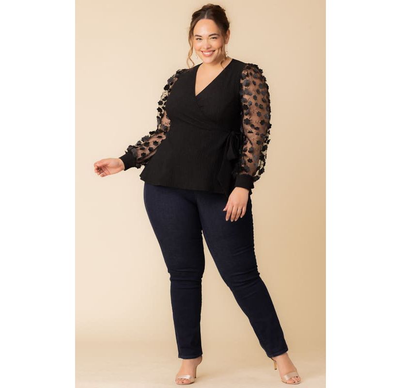 Womens Plus Size Scattered Petals Long Sleeve Wrap Top