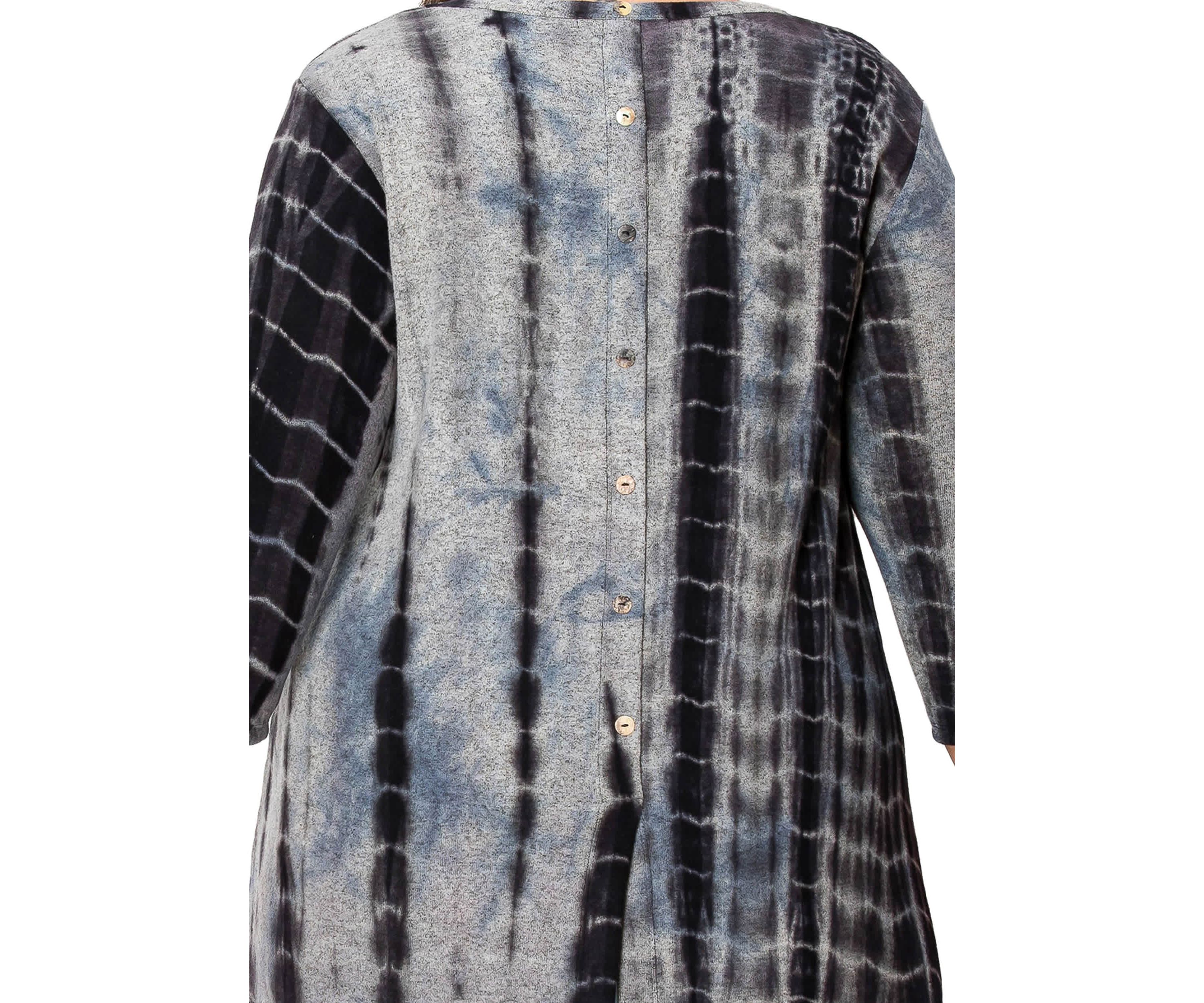 Hand Tie Dye Cozy 3Q Sleeve Button Back
