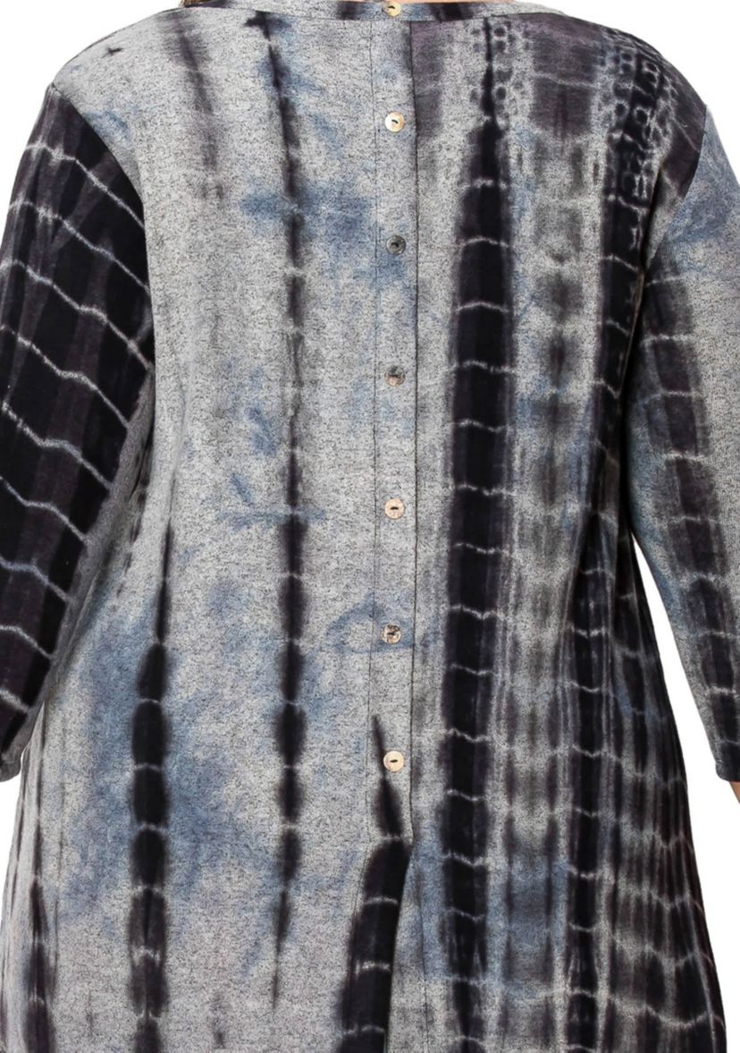 Hand Tie Dye Cozy 3Q Sleeve Button Back