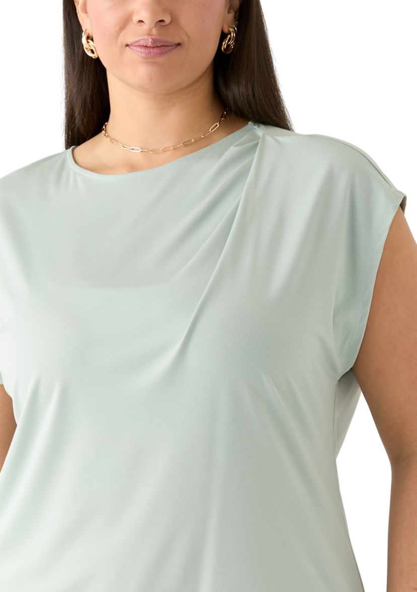 Plus Size Keyhole Top 