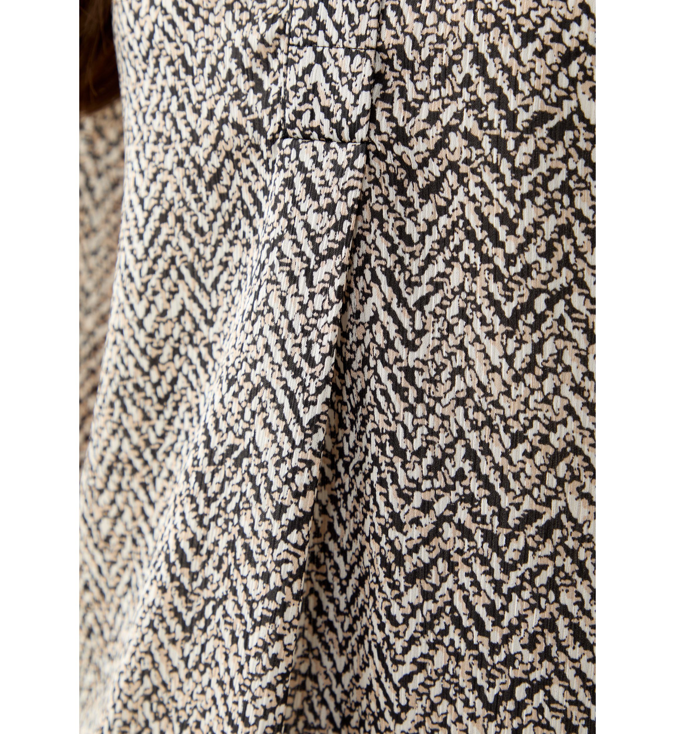 Petite Abstract Print V-Neck Pleat Front Blouse