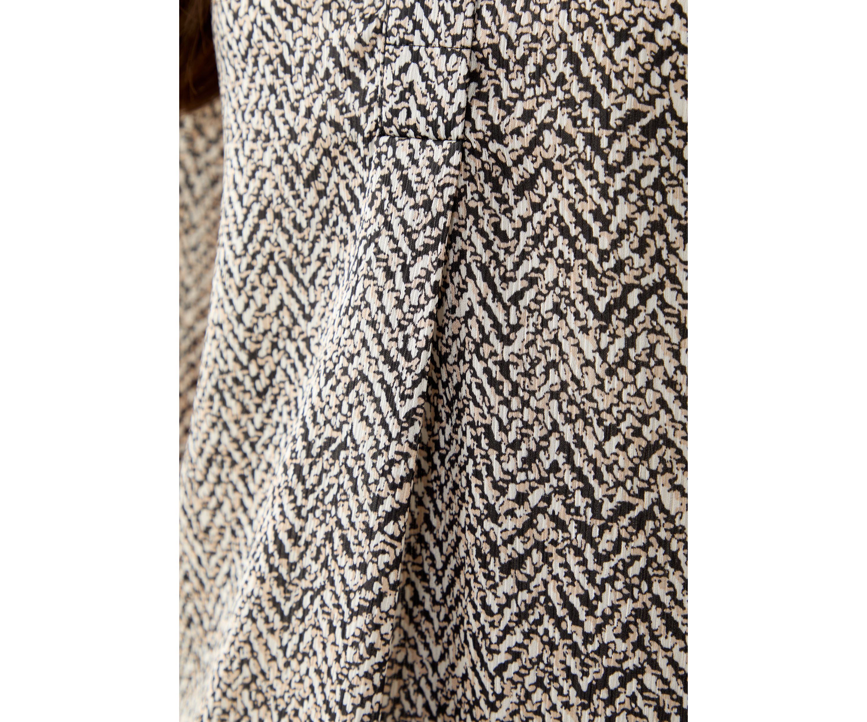 Petite Abstract Print V-Neck Pleat Front Blouse