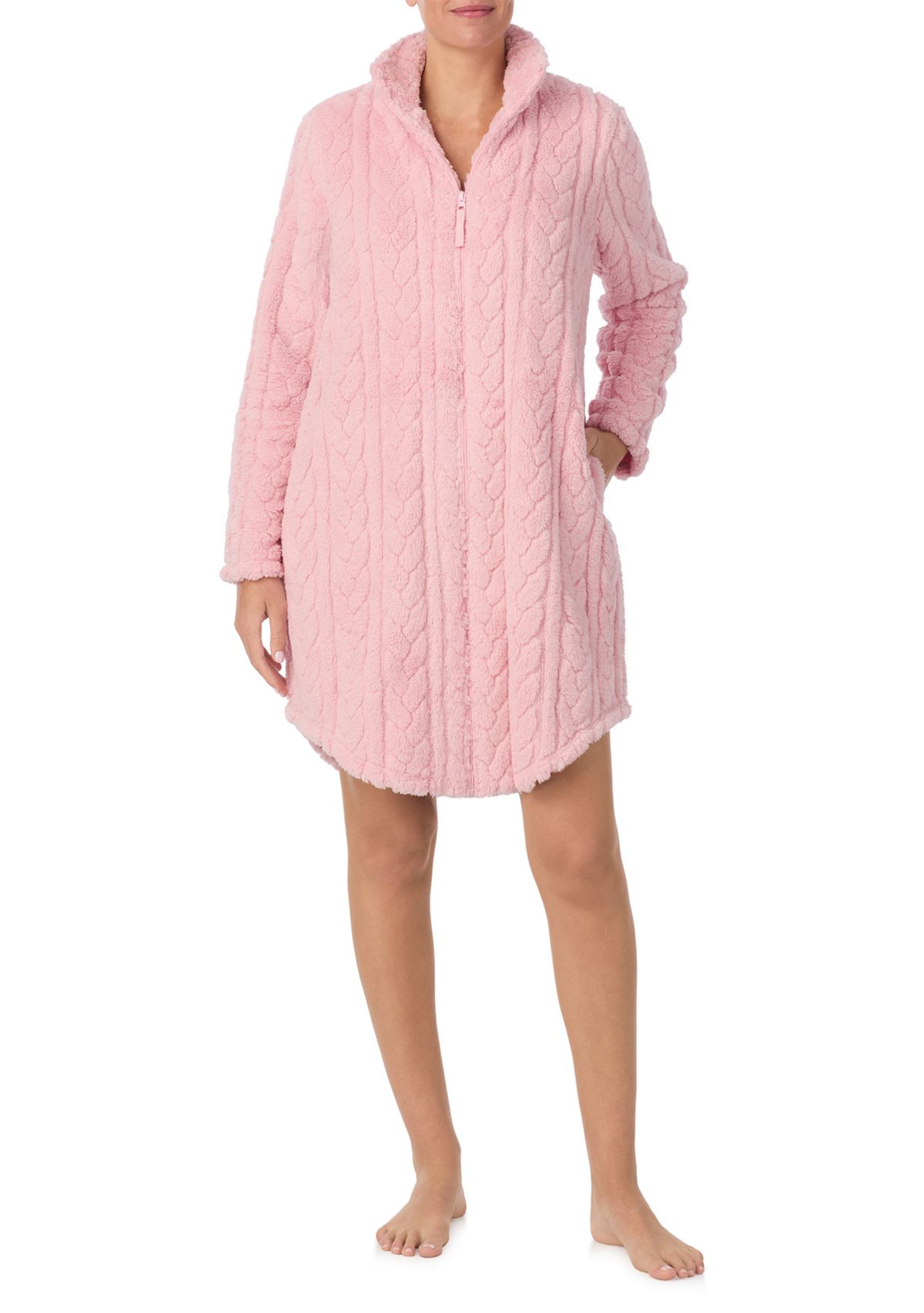 Short Cable Zip Robe