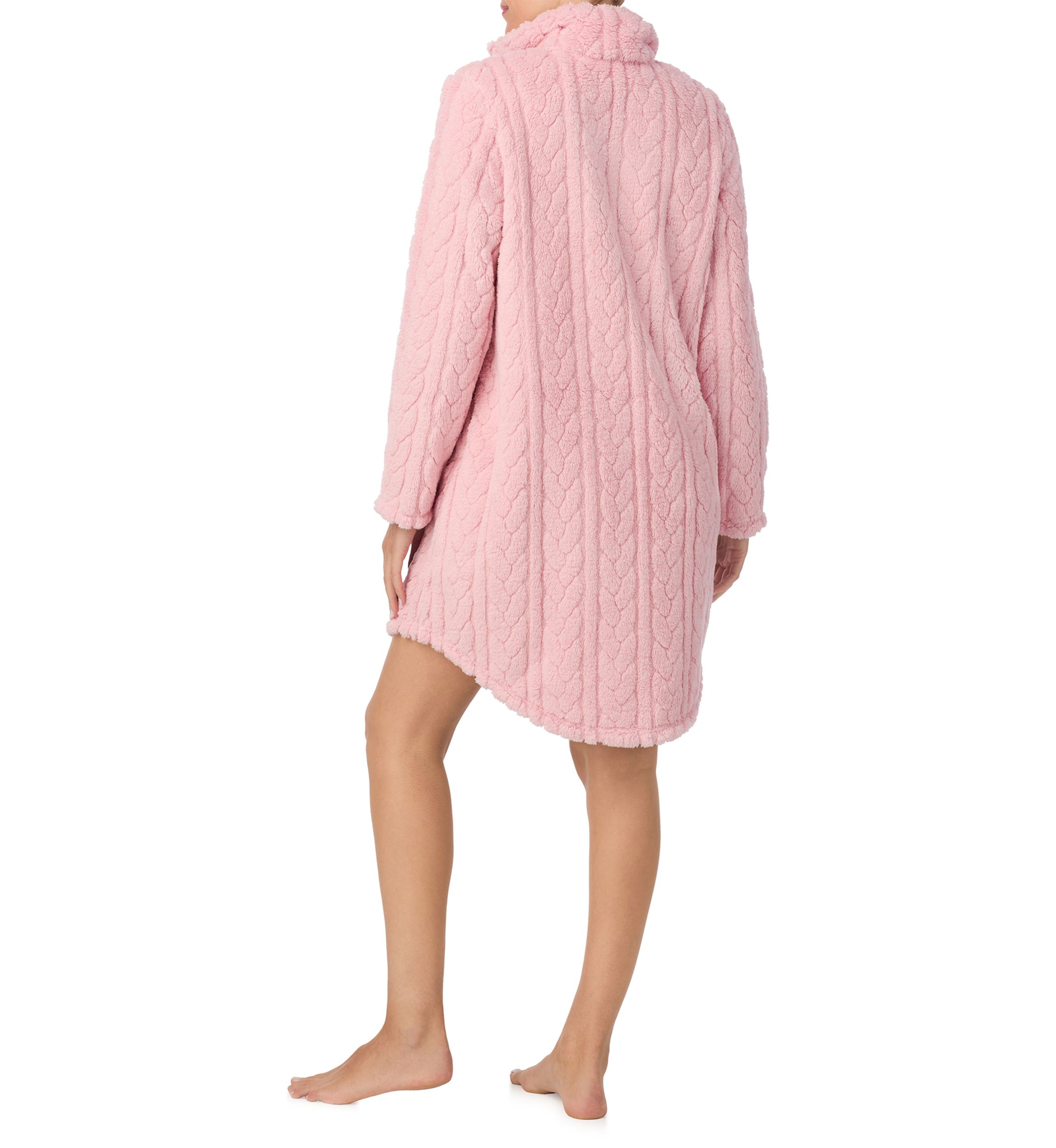 Short Cable Zip Robe