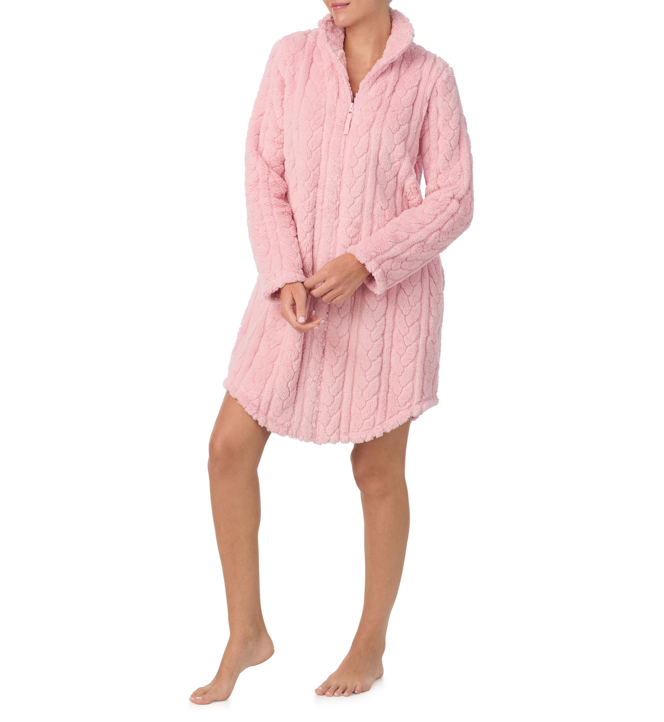 Short Cable Zip Robe
