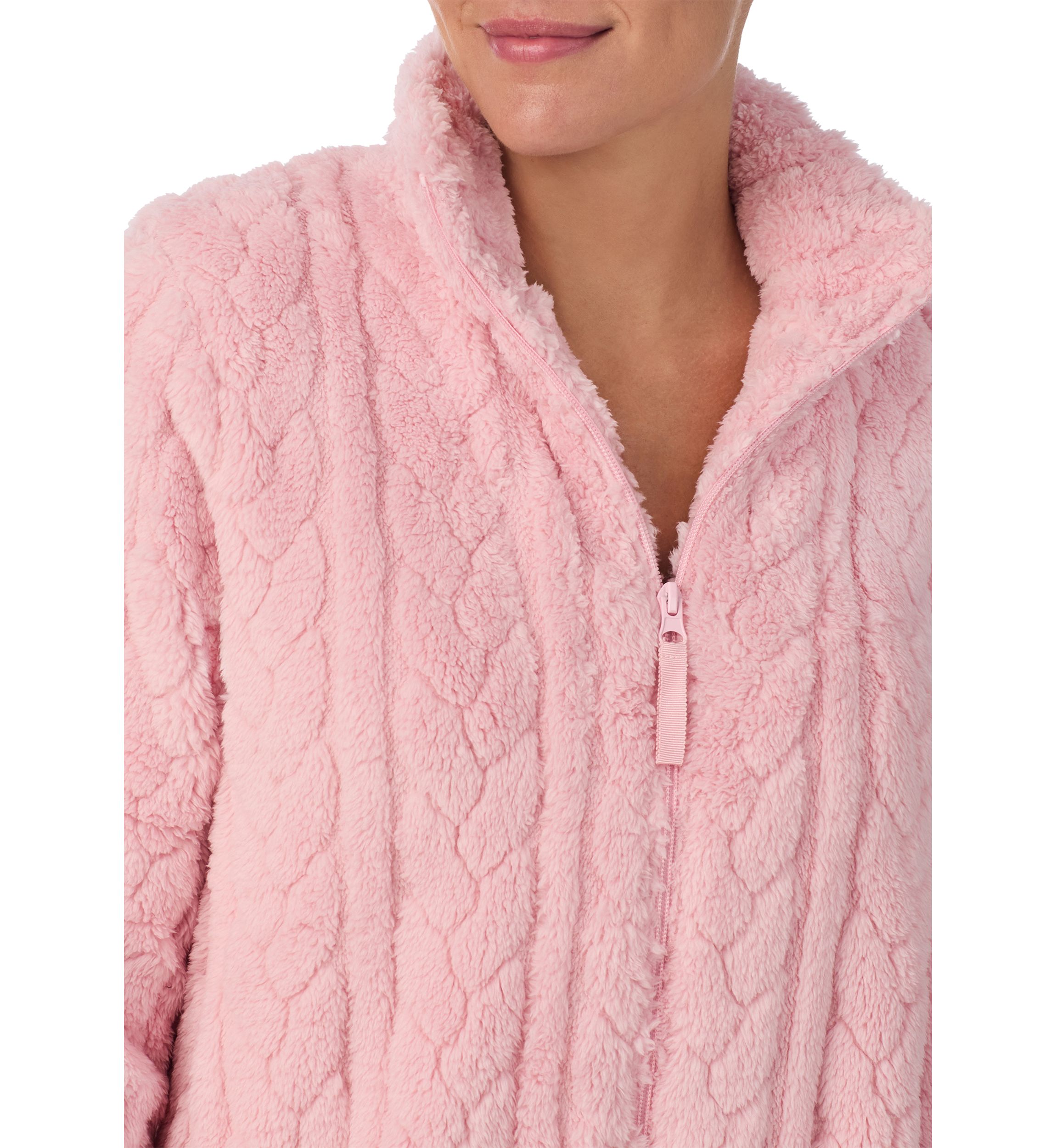 Short Cable Zip Robe