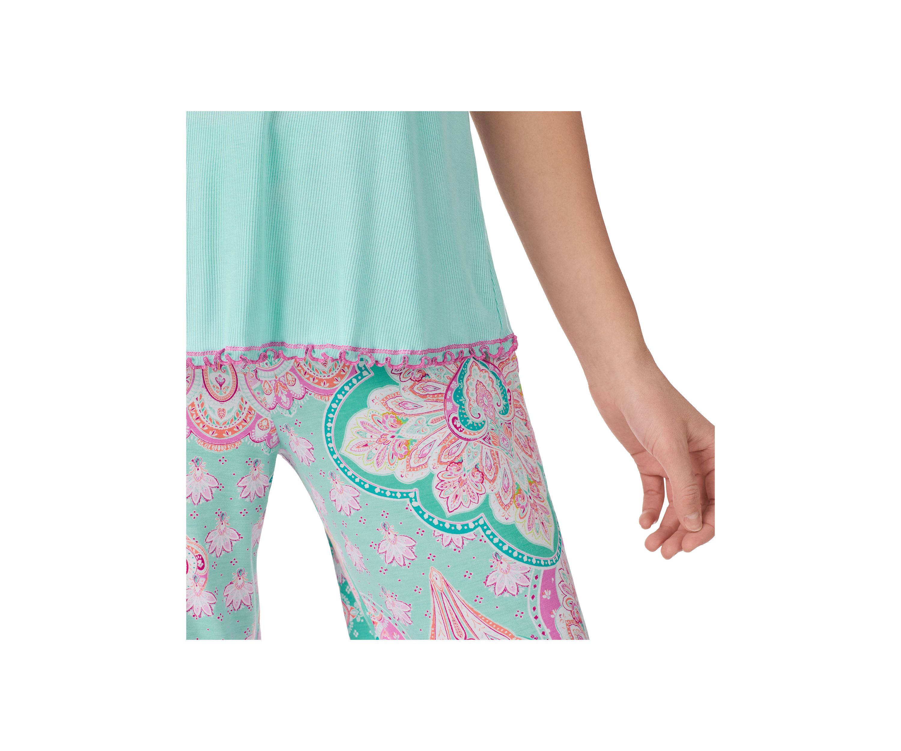 Solid Short Sleeve T-Shirt and Cropped Printed Pants Pajama Set