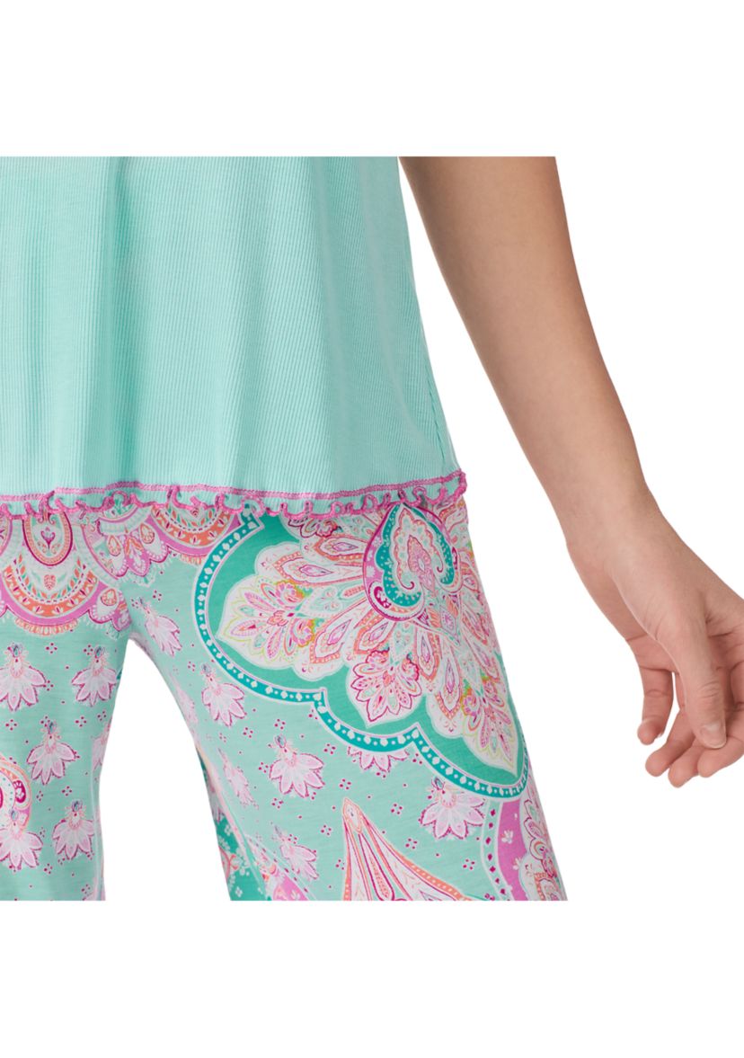 Solid Short Sleeve T-Shirt and Cropped Printed Pants Pajama Set