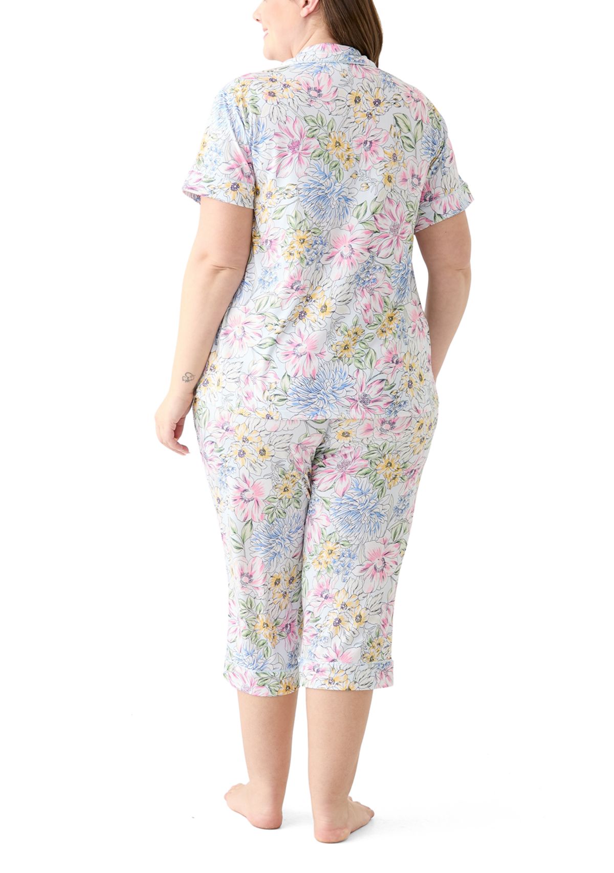 Plus Size Short Sleeve Notch Capri Pajama Set