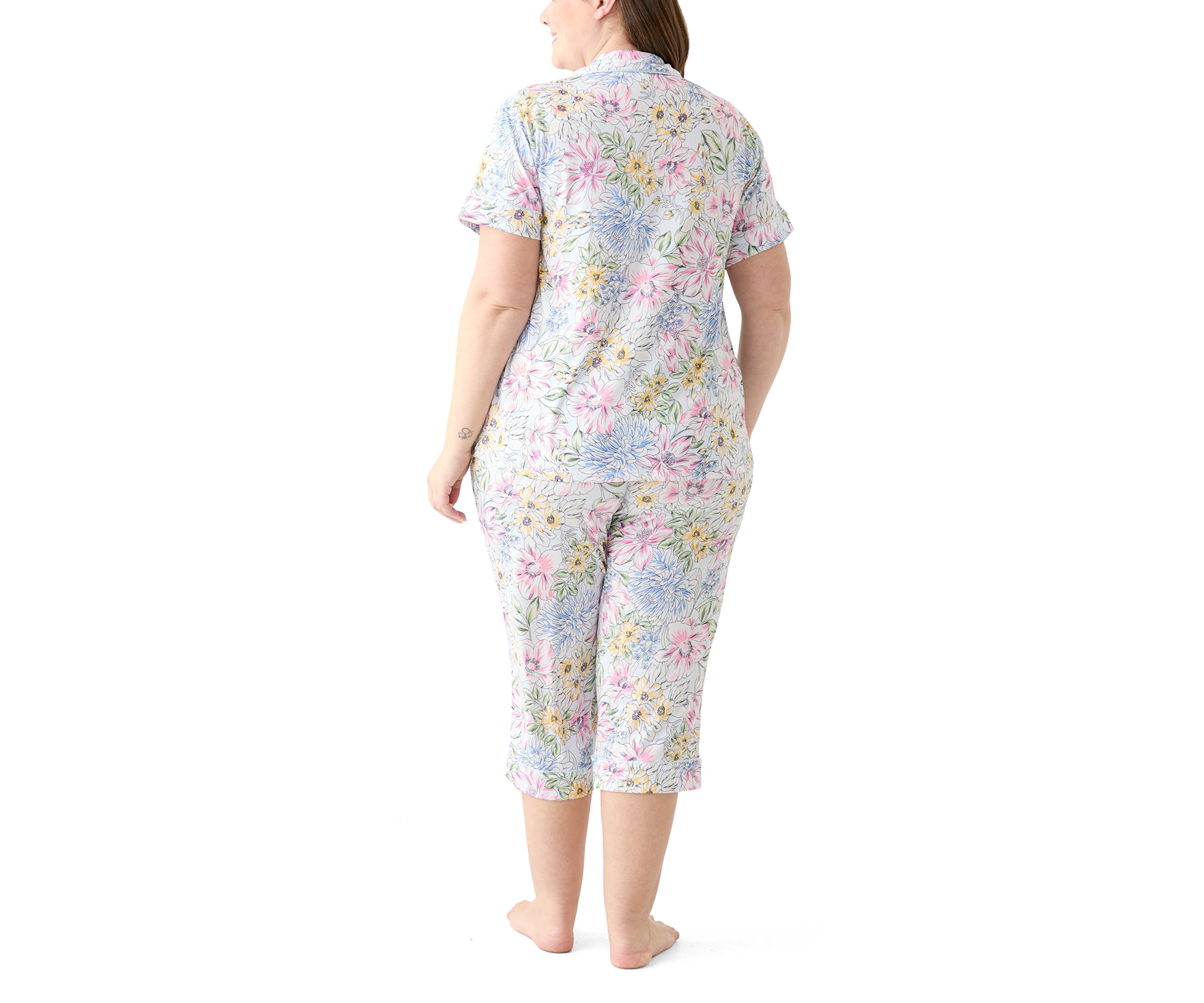 Plus Size Short Sleeve Notch Capri Pajama Set